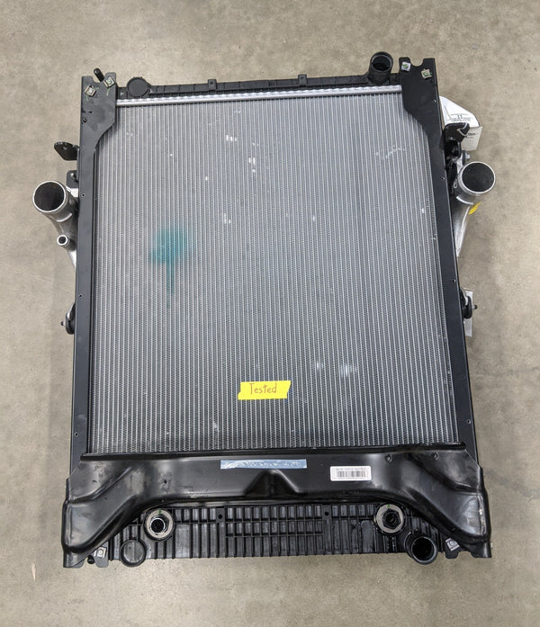 Used Freightliner M2 34" x 31½" Radiator & 8¾" x 22" 01-33030-000 CAC (8396327223612)