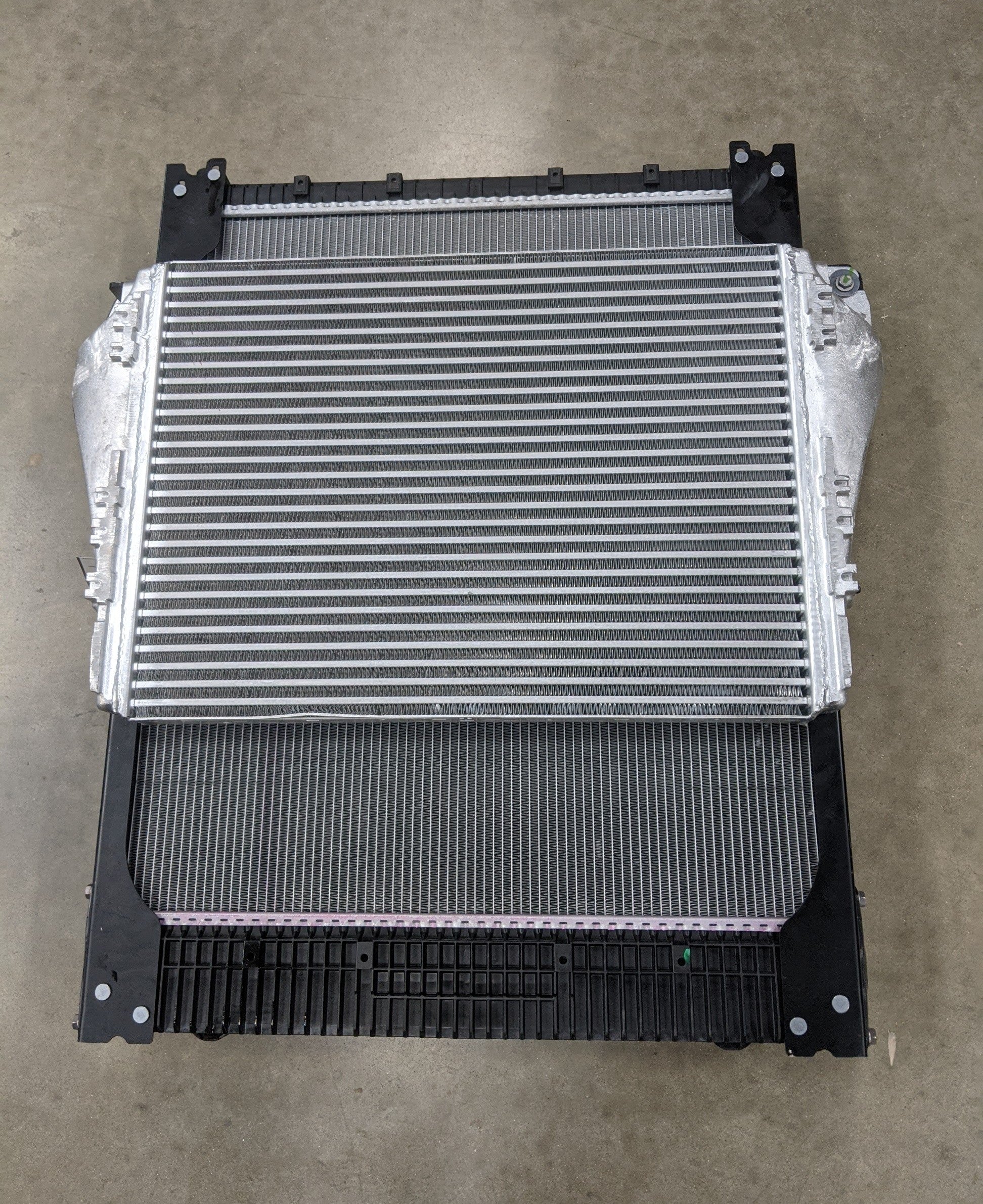 Used Behr 28 ¾" x 22" Charge Air Cooler - P/N  01-33030-000 (8396329451836)