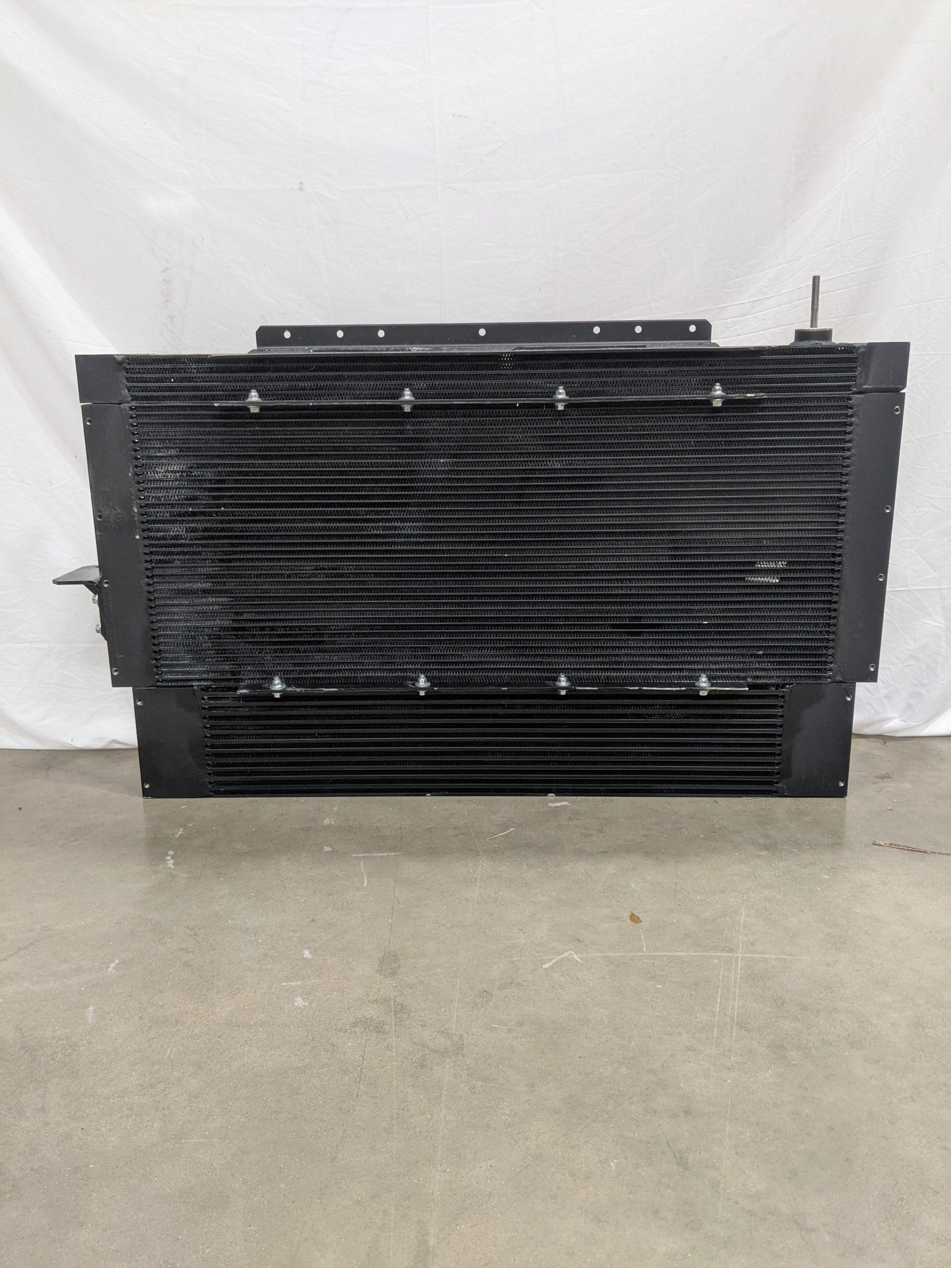 Freightliner SRAD, 1234 sq.in. Radiator Cooling Package - P/N: AKG3913 028 0000 (8434853904700)