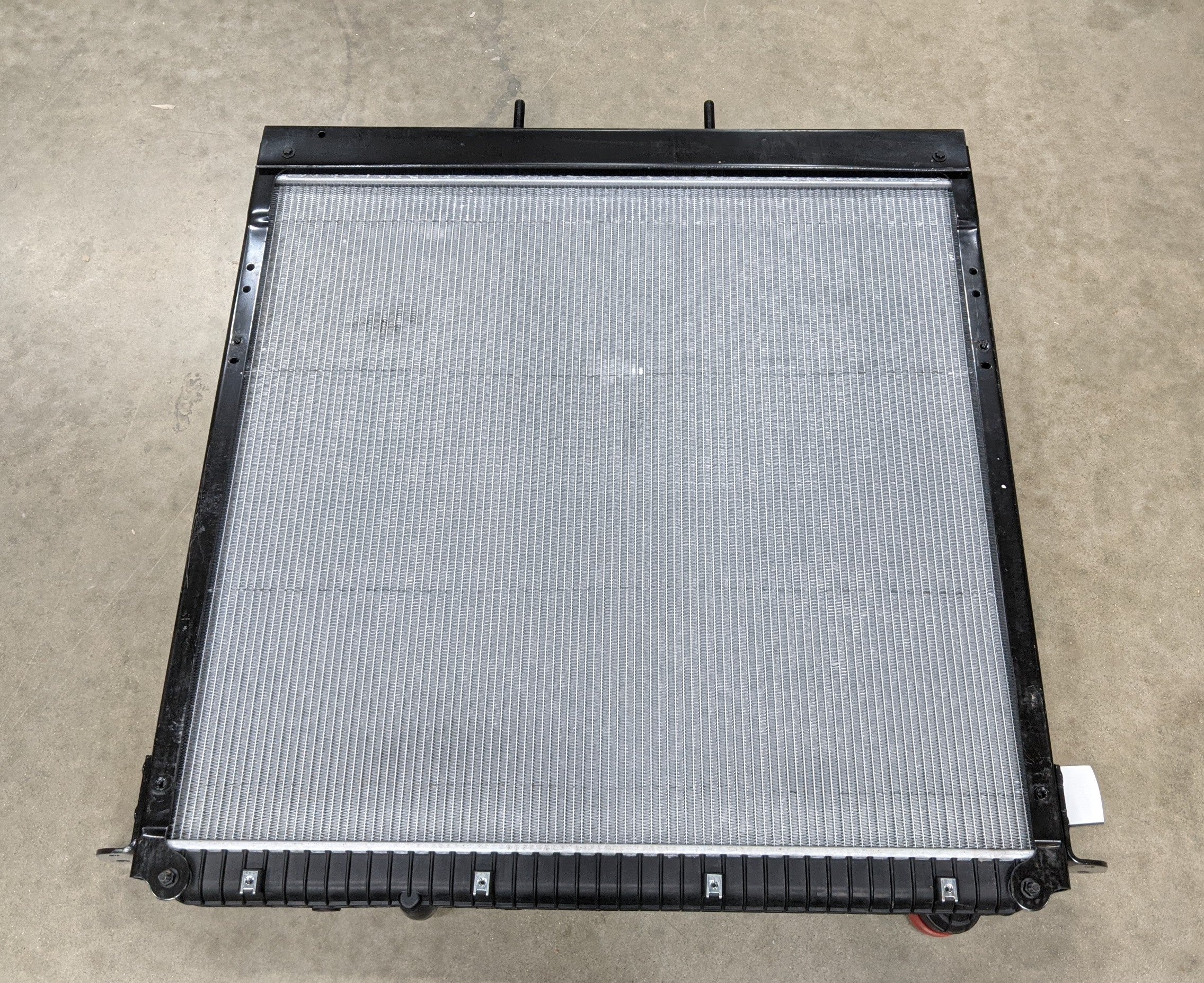 Freightliner Cascadia 38½x35¾" Core & Tank Radiator Assy - P/N  MOD 3S0580800002 (8434778702140)