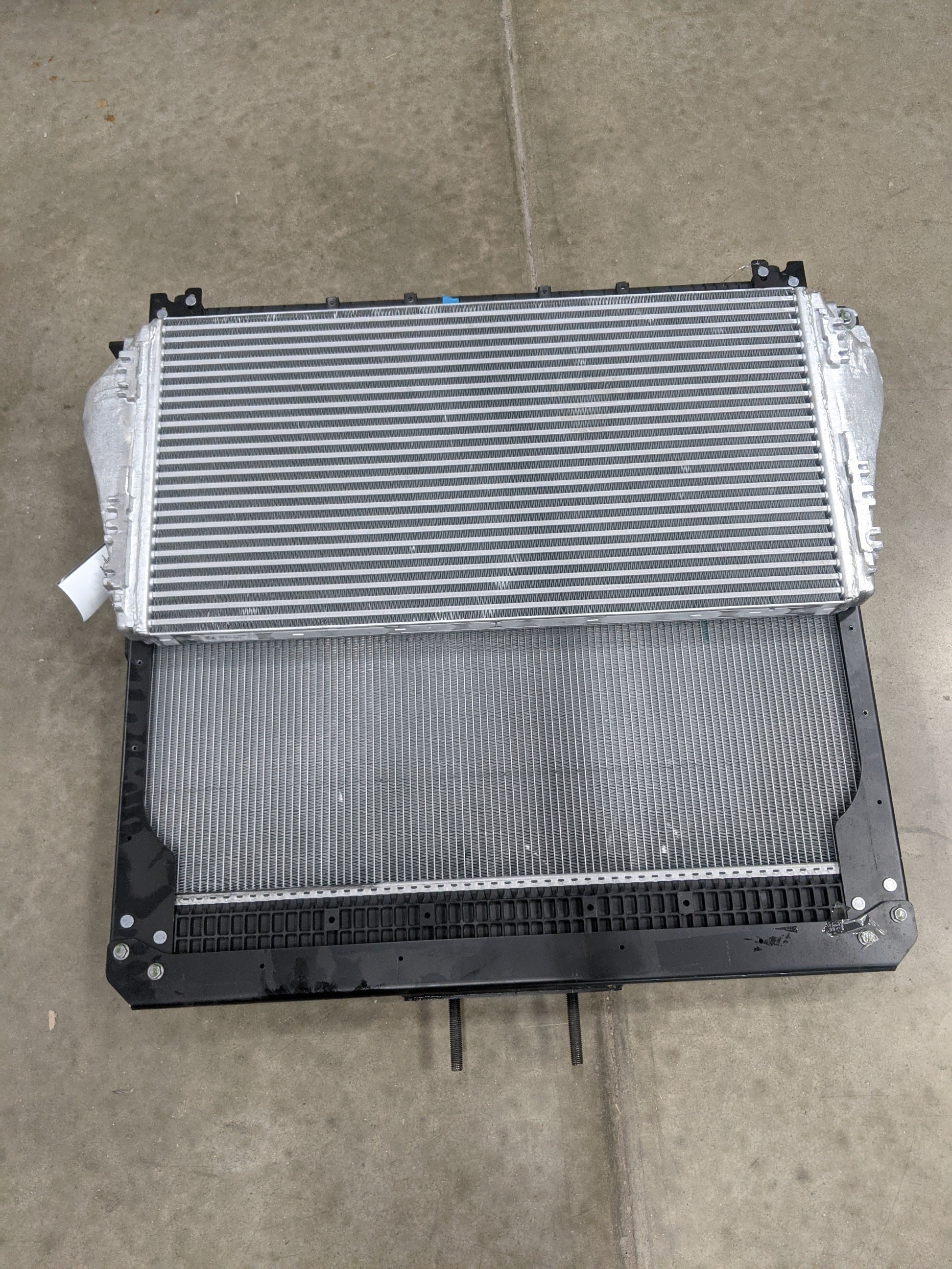 Damaged Freightliner M2 Radiator - Y0475004 & CAC - V8059001 - P/N A05-33907-001 (8804155588924)