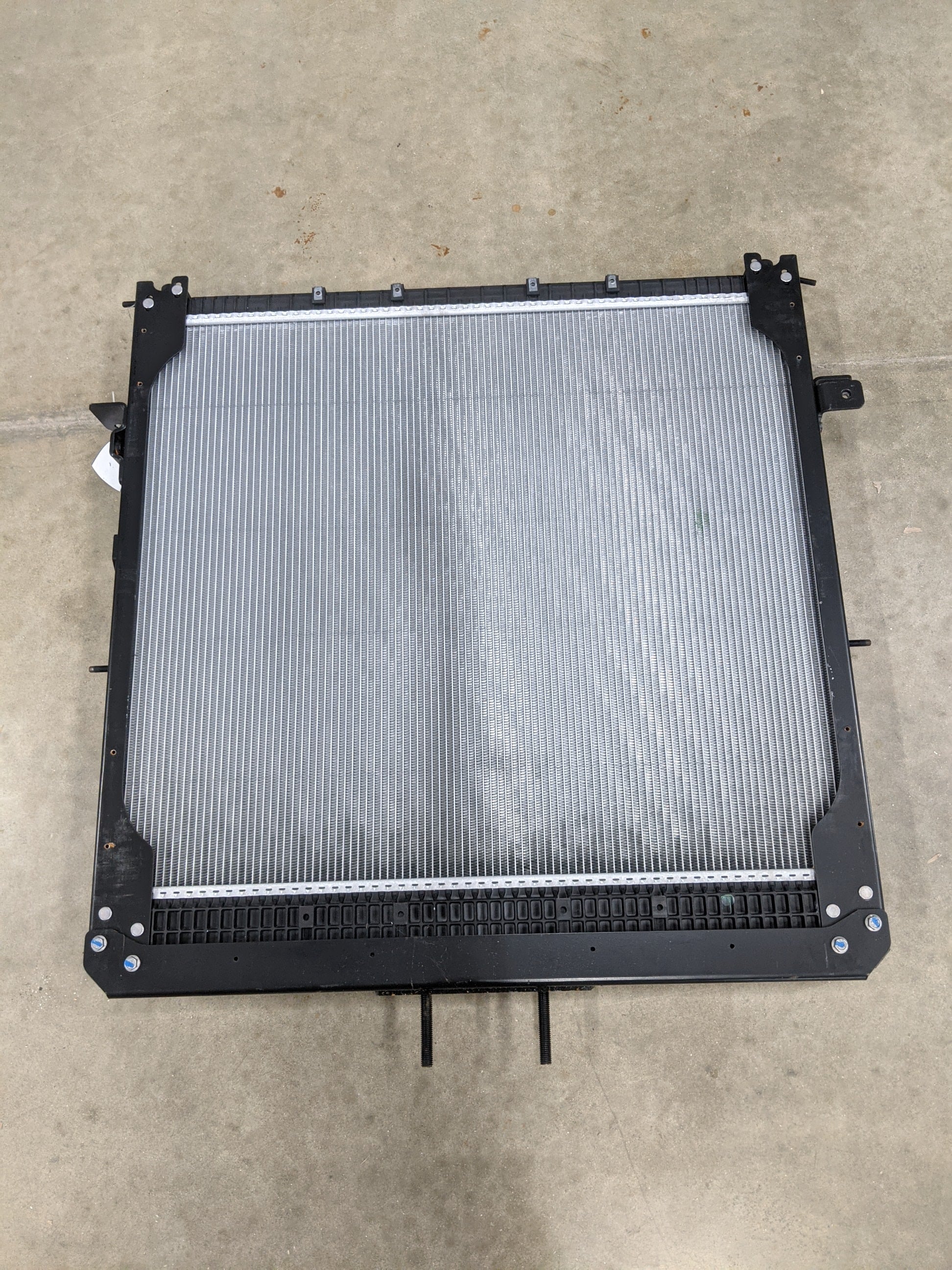 Used Freightliner 38 ¾" x 33 ¼" x 2" Radiator w/ Oil Cooler - P/N  CB322004 (8475762753852)