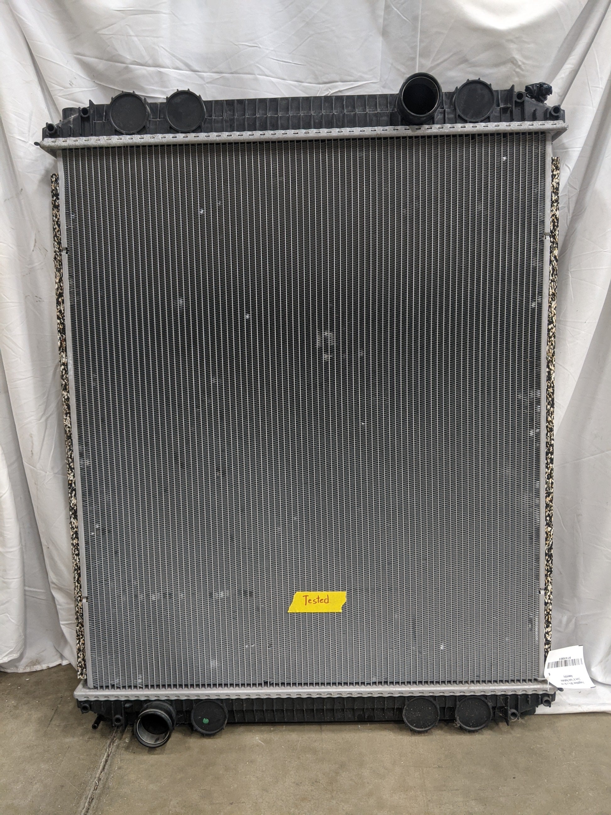 Freightliner 30½ x 35 7/8" Core & Tank Radiator Assembly - P/N  B4763002 (8475761082684)