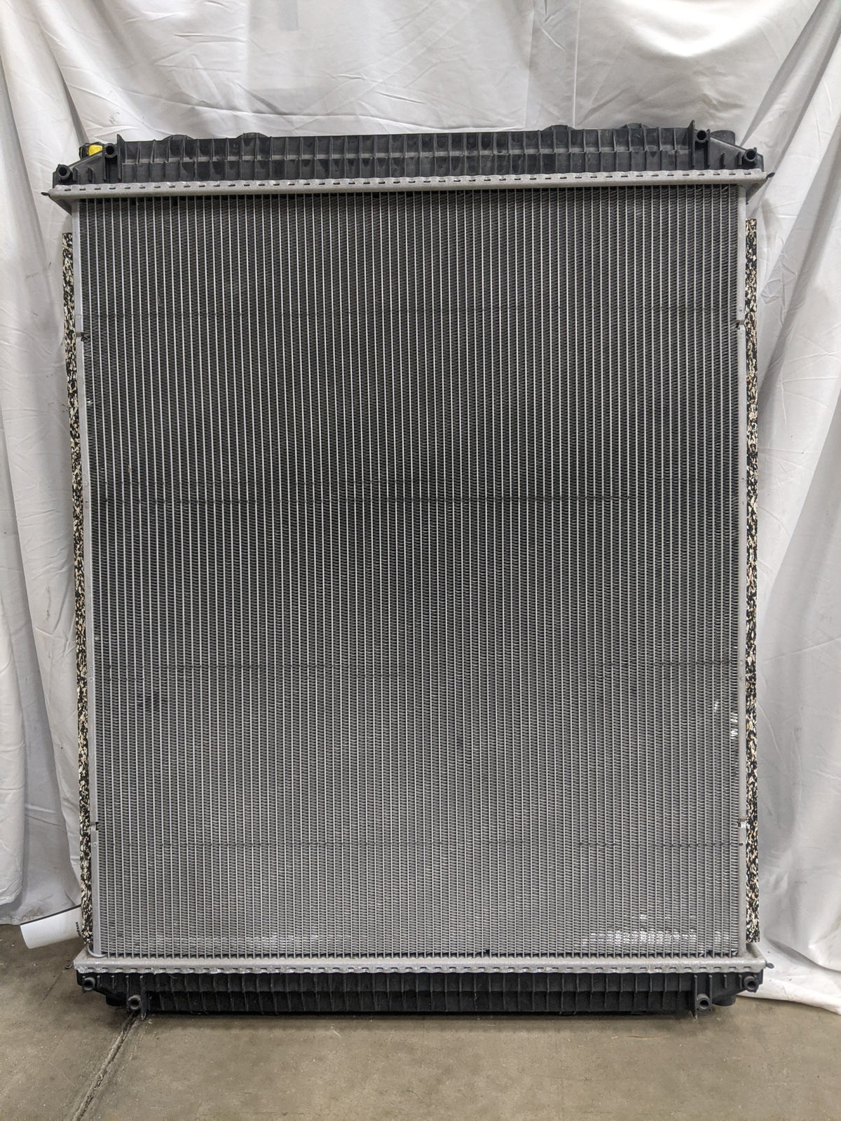 Freightliner 30½ x 35 7/8