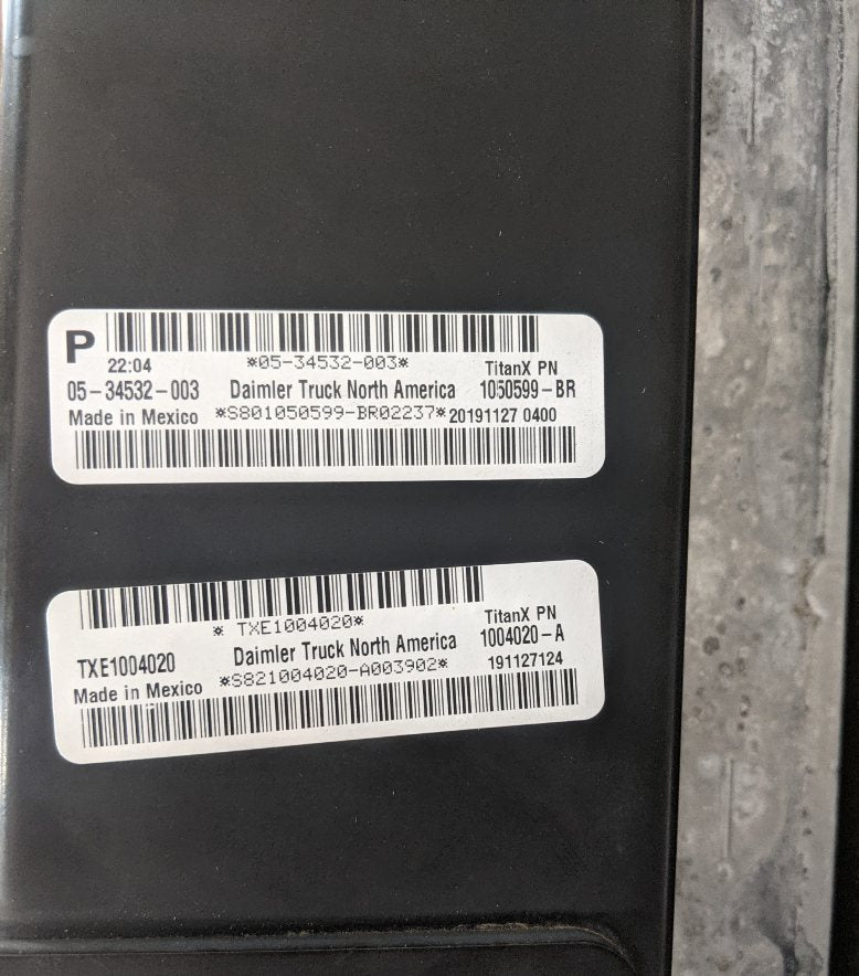 Damaged Freightliner Radiator - TXE1004020 & CAC - TXE1030489 - P/N 05-34532-003 (8618225467708)