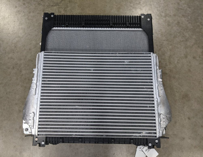 Damaged Freightliner M2 Radiator & CAC - 01-33030-000 Assy - P/N: A05-30693-003 (8458469114172)