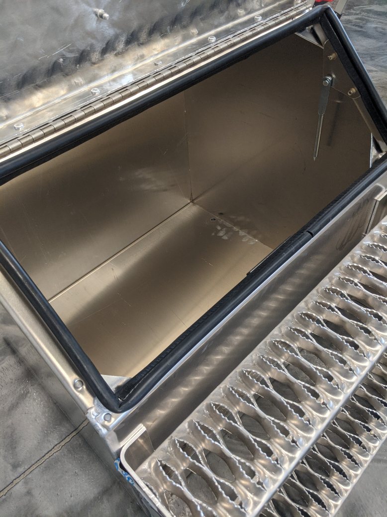 Freightliner 25x28x24" Tool Box w/ Diamond Plate Lid - P/N: PRT20 2470GHP (8525956088124)