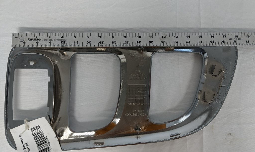 Freightliner Chrome Side Hood Air Vent Panel RH - P/N A17-13537-003 (6647834050646)