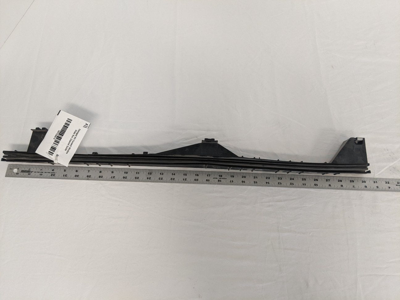 Damaged RH Forward Window Glass Run Channel Guide - P/N  16915360 (6633860071510)