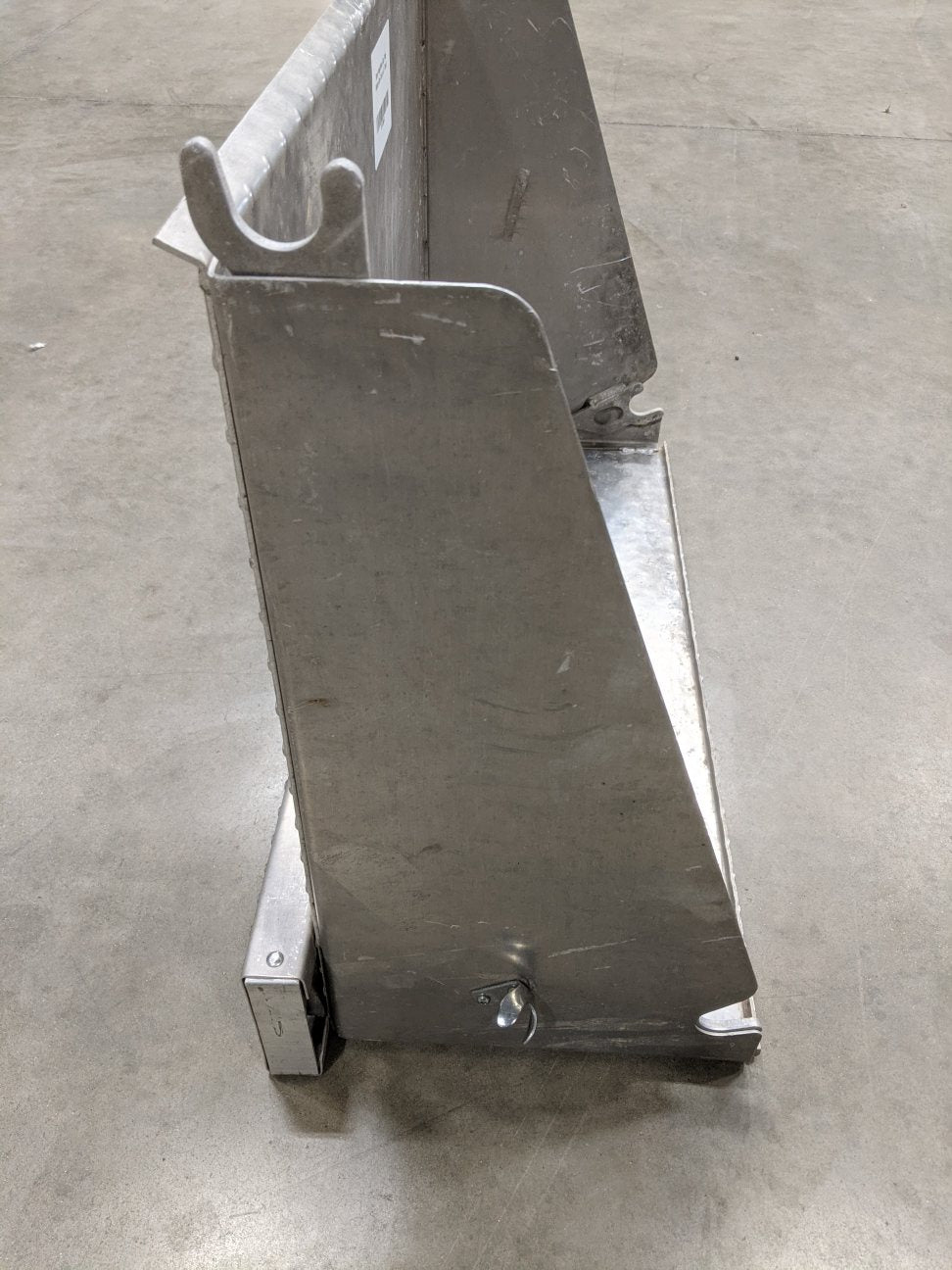 Used Freightliner Dia. Plate Battery Box Cover w/ 1 Tread - P/N: A06-61089-000 (8758676914492)