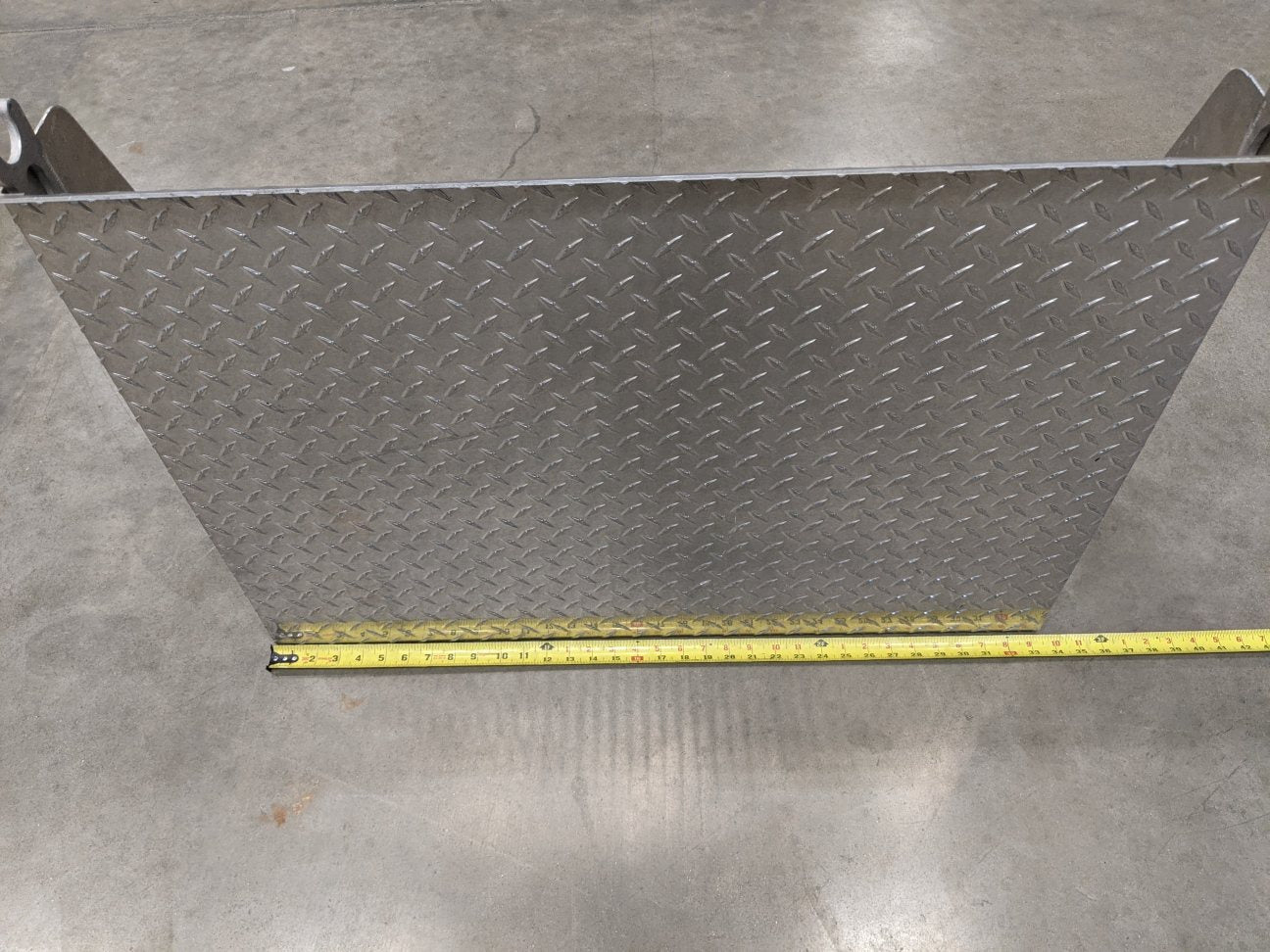 Freightliner Diamond Plate 0 Tread Battery Box Cover - P/N: A06-61089-000 (8752442409276)