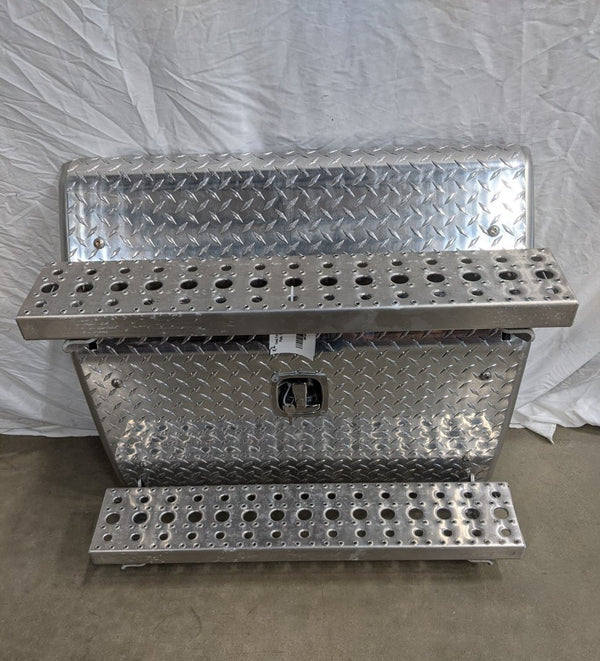 Used Freightliner Diamond Plate, Plain Battery Box Cover - P/N A06-88241-000 (8695341580604)