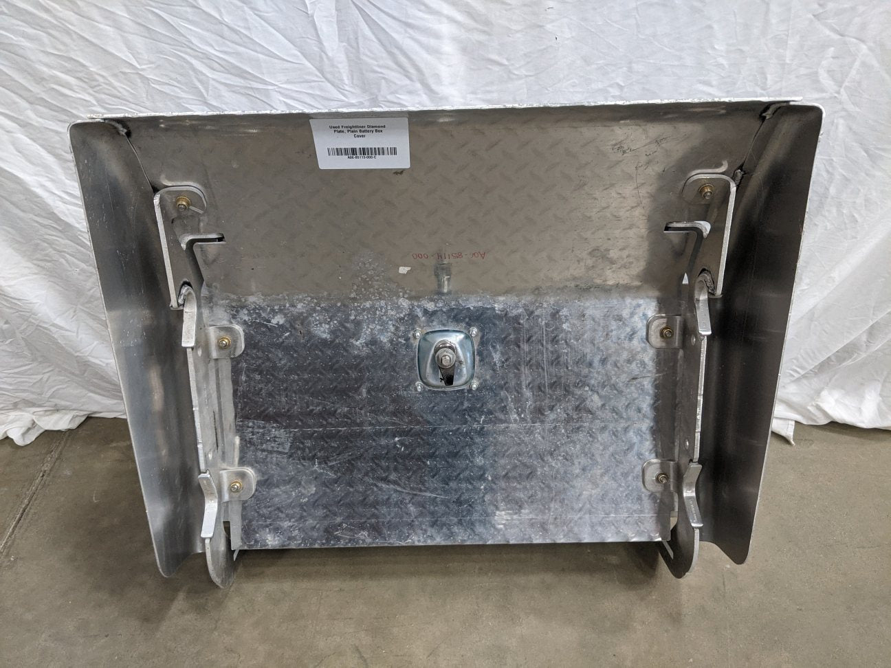 Freightliner Diamond Plate, Plain Battery Box Cover - A06-88241-000