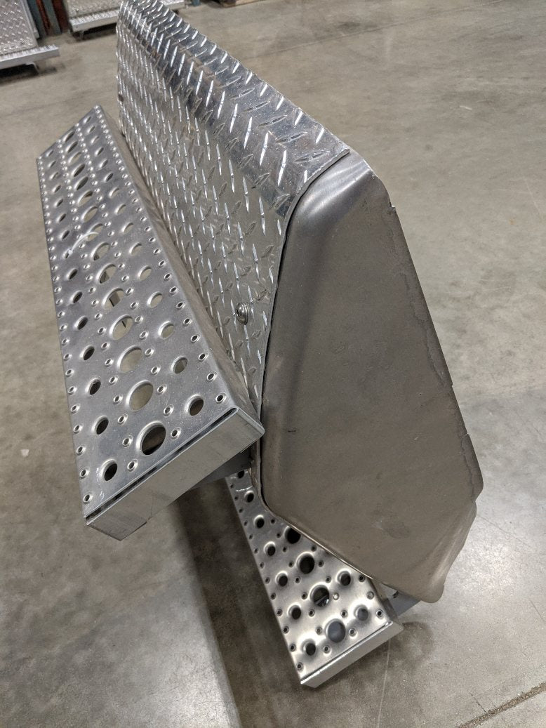 Damaged Freightliner Diamond Plate Battery Box Cover - P/N A06-88241-000 (8736869810492)
