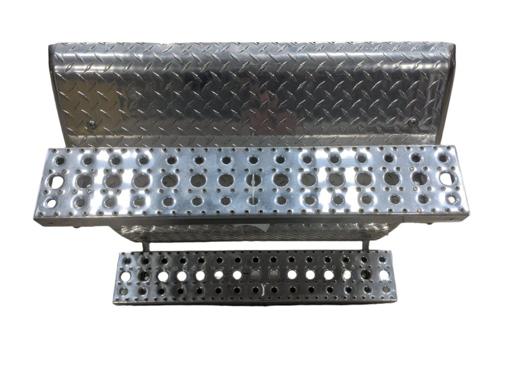 Damaged Freightliner Diamond Plate Pol. Battery Box Cover - P/N A06-88241-001 (8758674194748)