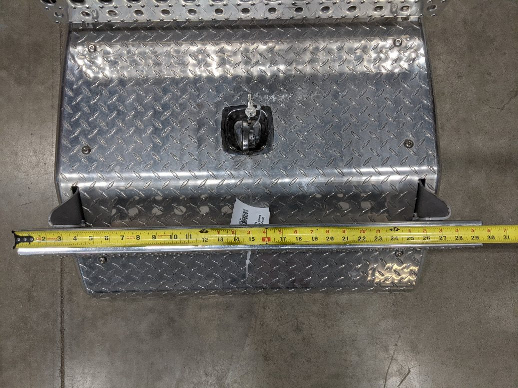 Damaged Freightliner Diamond Plate Pol. Battery Box Cover - P/N A06-88241-001 (8758674194748)