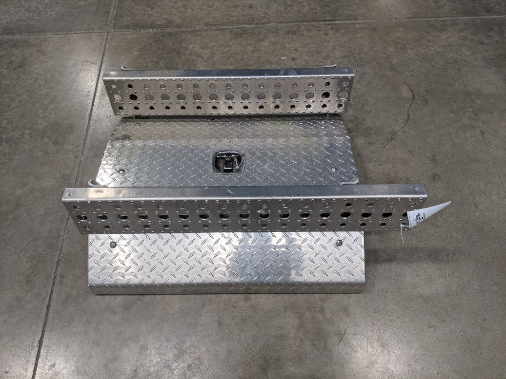 Used Freightliner 112 Diamond Plate ADR Battery Box Cover - P/N A06-85113-010 (8694488826172)