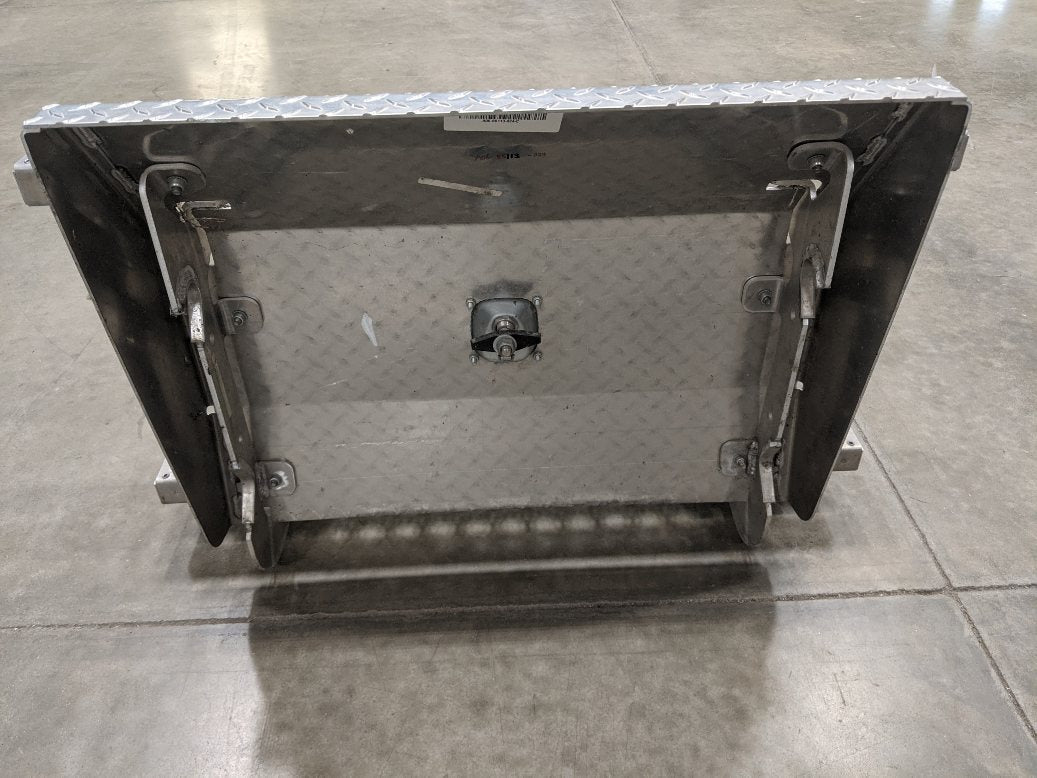 Used Freightliner Diamond Plate ADR Battery Box Cover - P/N A06-85113-024 (8695168336188)