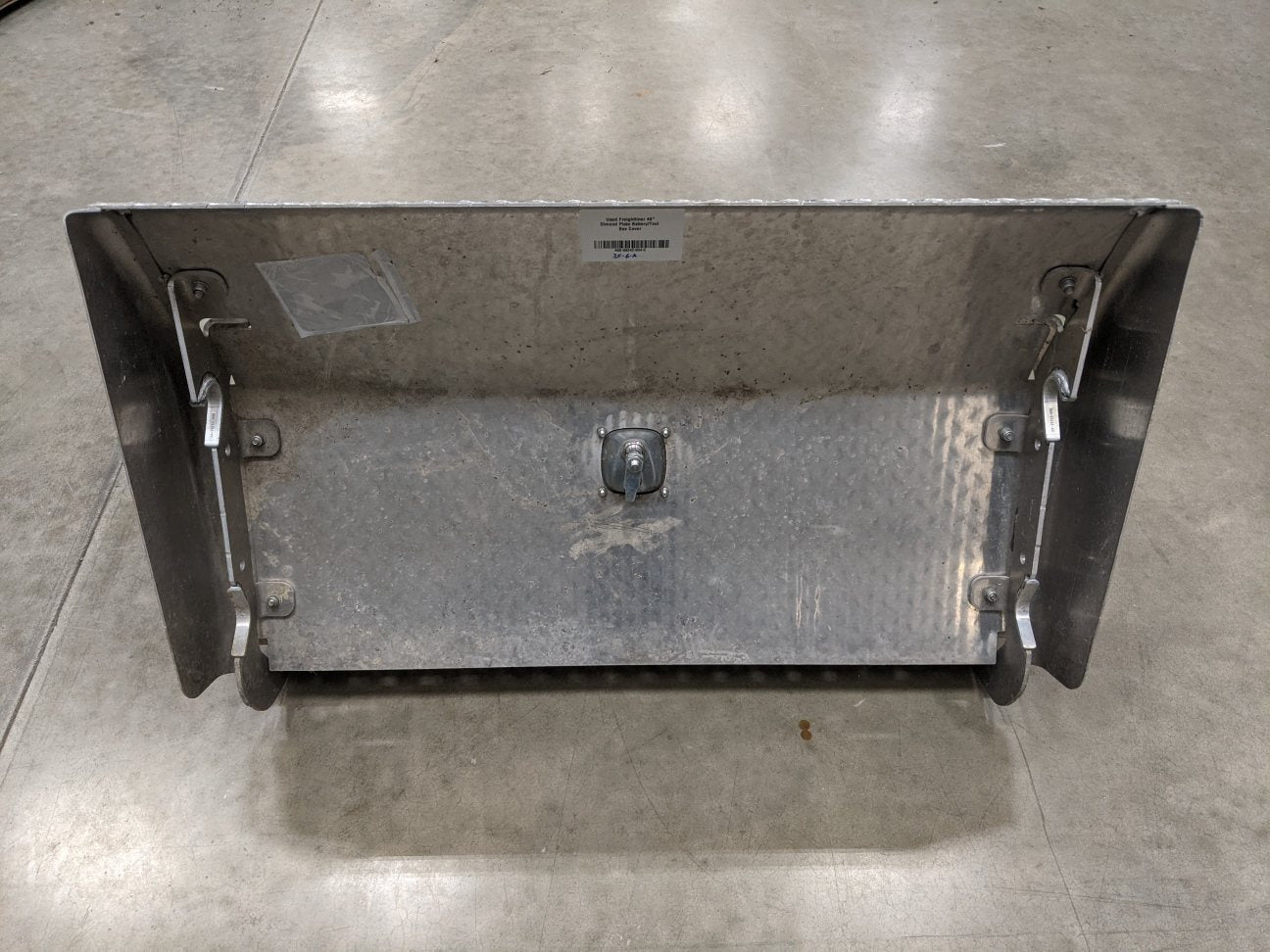 Used Freightliner 40" Dimond Plate Battery/Tool Box Cover - P/N  A06-88242-004 (8726001647932)