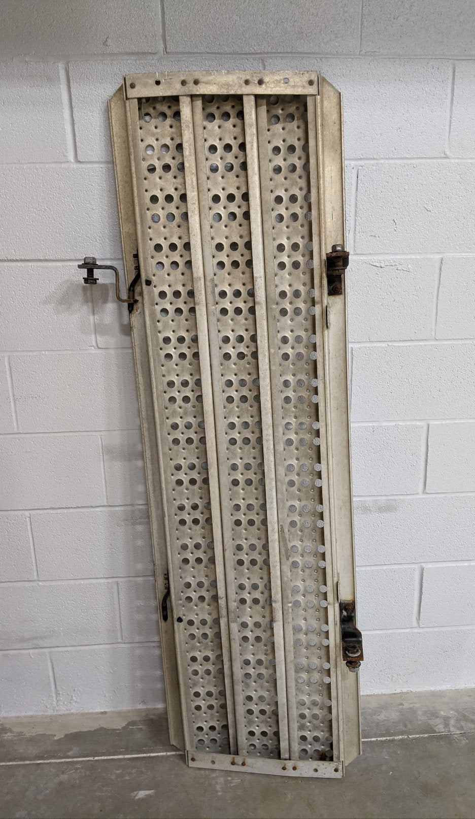 Damaged Freightliner Extra Long 63 ½" x  19 ½" Deck Plate (8758679732540)