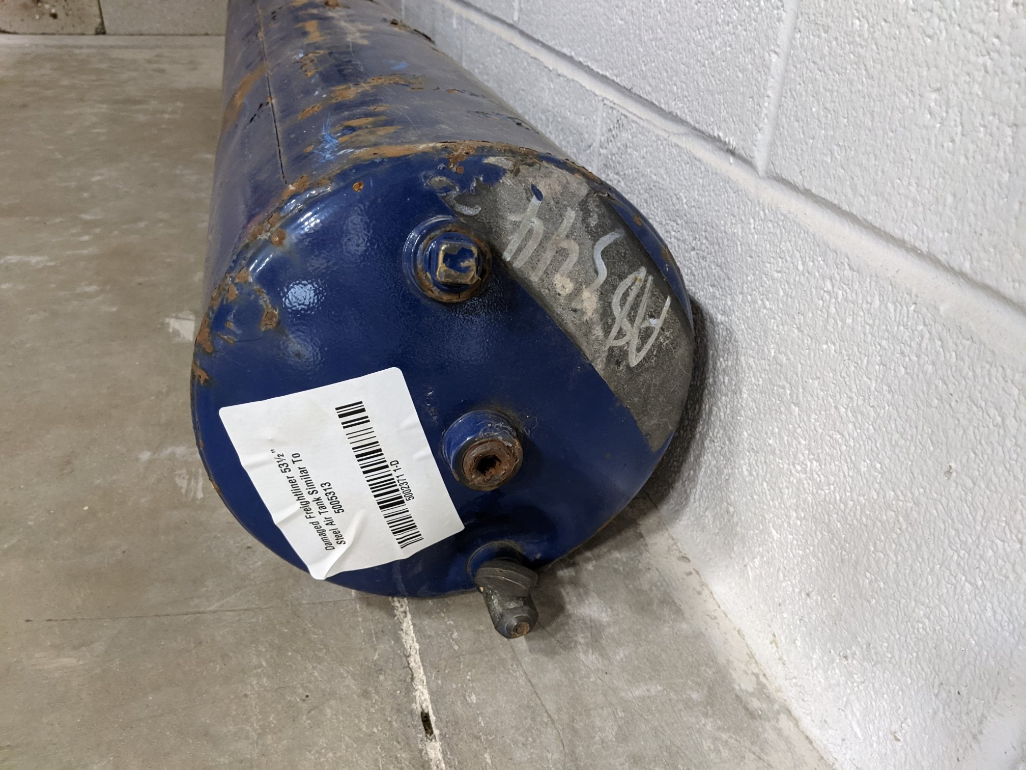 Damaged Freightliner 53½" Steel Air Tank Similar To 5005313 - P/N  5002371 1 (8754588188988)