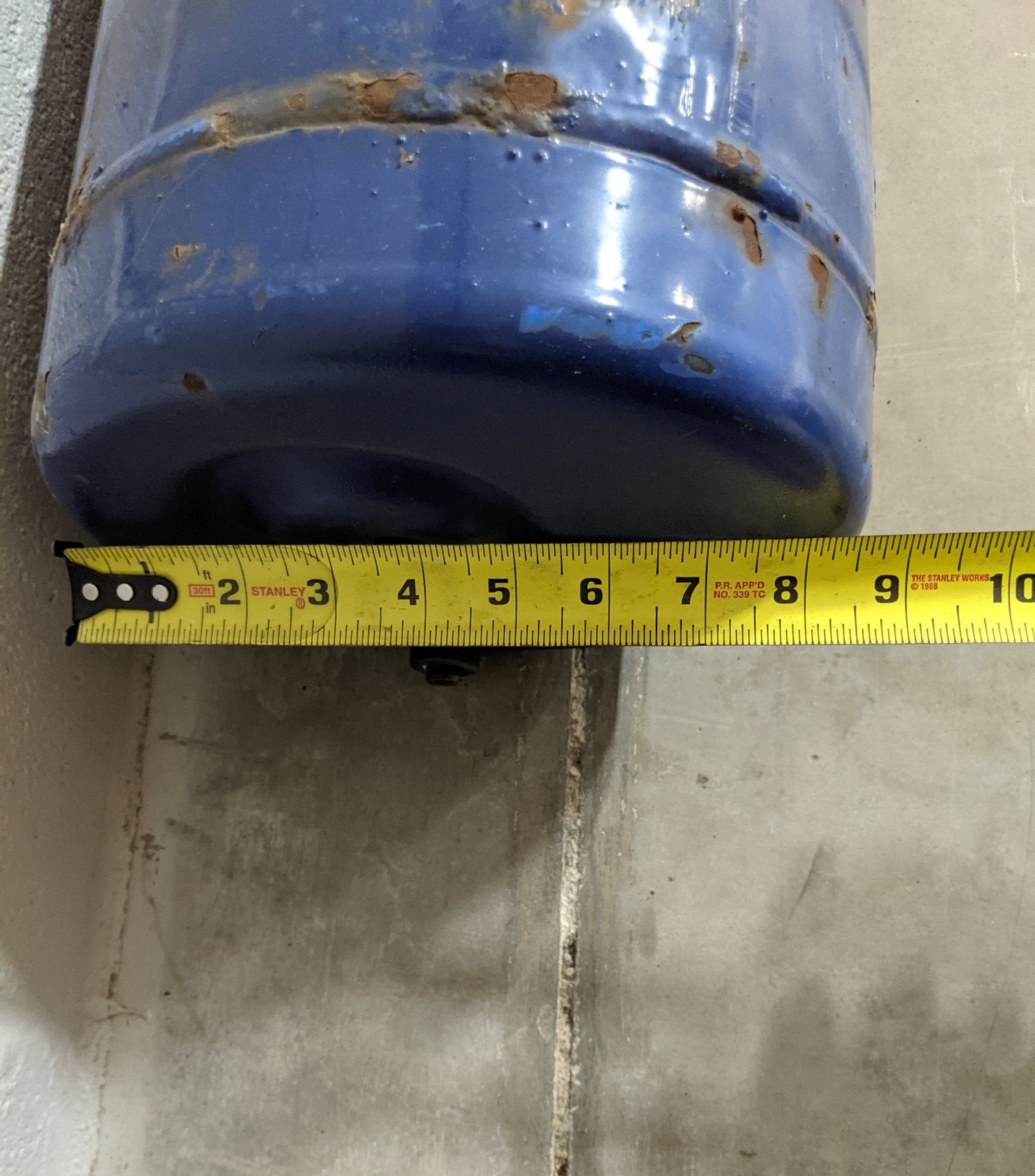 Damaged Freightliner 53½" Steel Air Tank Similar To 5005313 - P/N  5002371 1 (8754588188988)