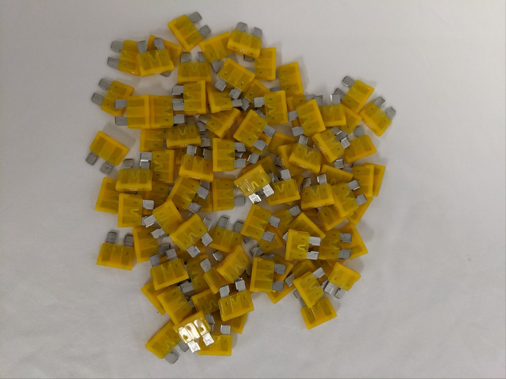 *Lot Of 100* Littelfuse Yellow 20A, 32VDC ATOF Series Fuse - P/N 23-12538-020 (8800289587516)