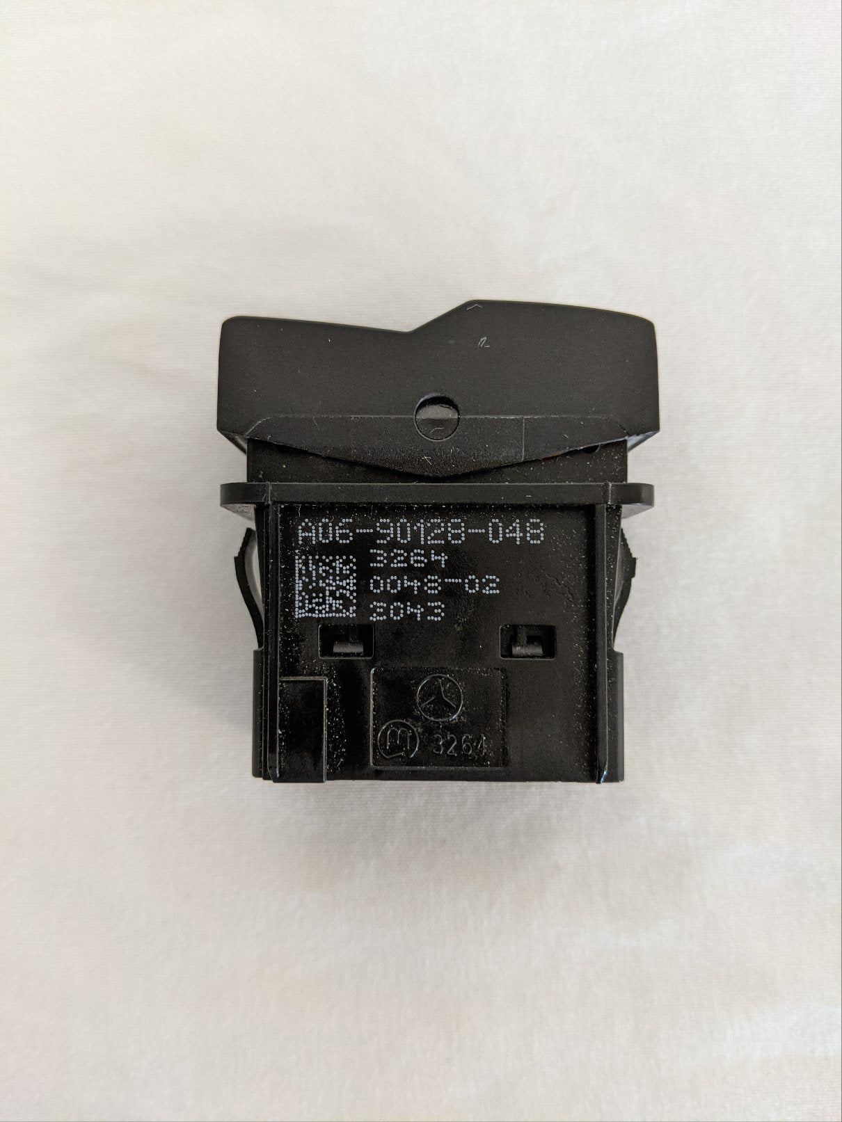 Freightliner FWD Rear Axle Differential Lock Rocker Switch - P/N: A06-90128-048 (8823130849596)