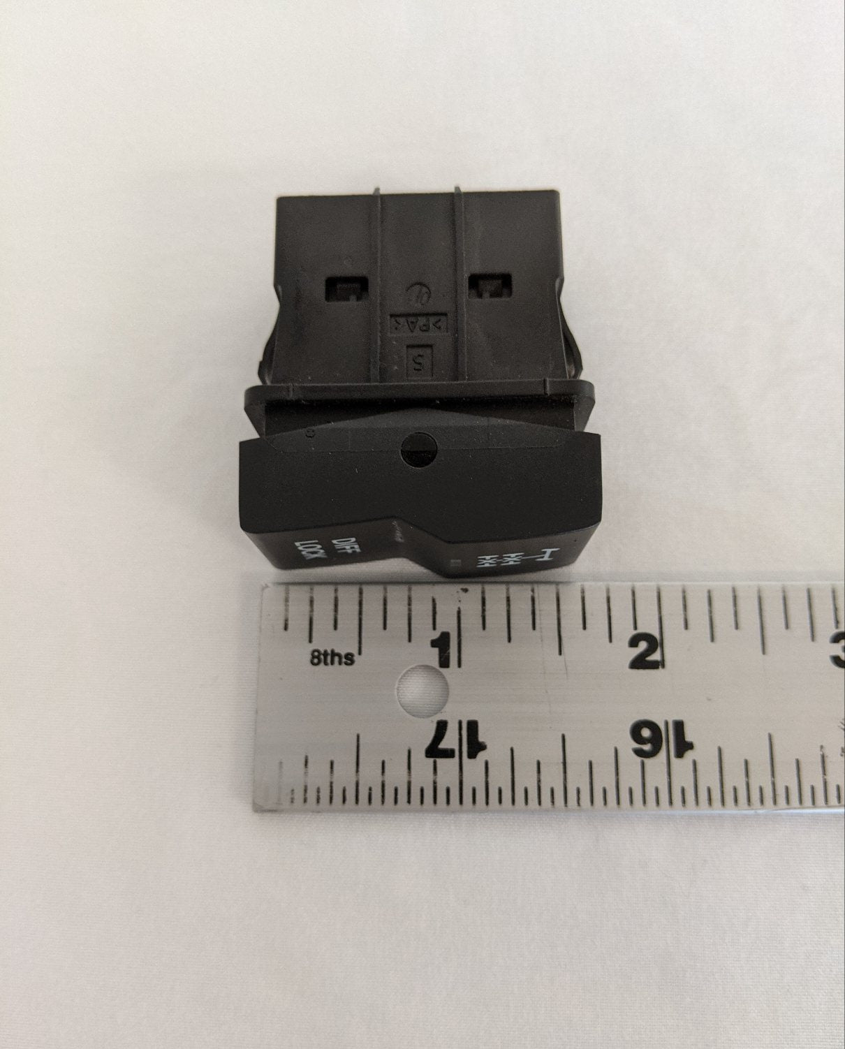 Freightliner FWD Rear Axle Differential Lock Rocker Switch - P/N: A06-90128-048 (8823130849596)