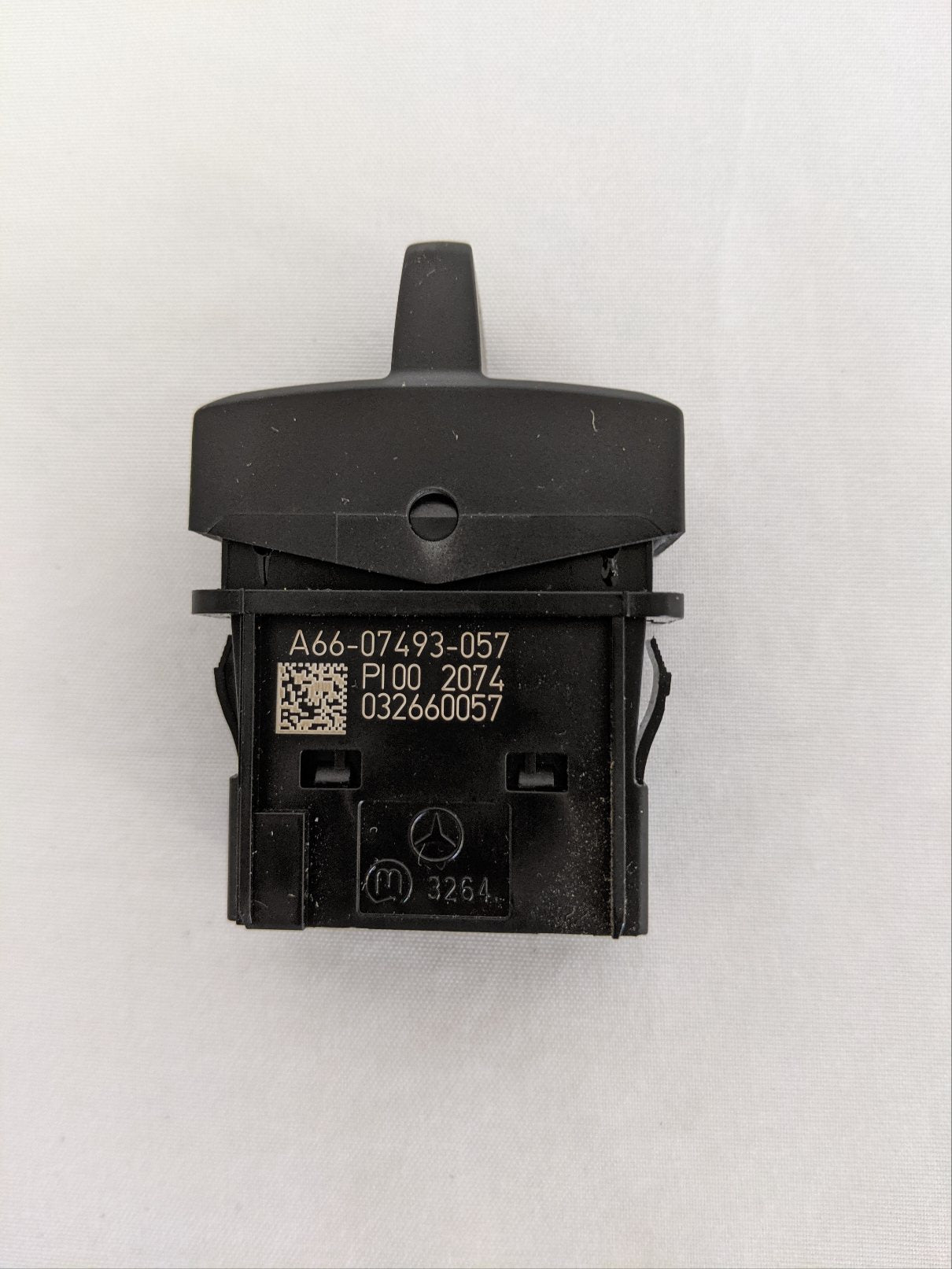 Freightliner Blank MOM/ MOM - 04 MSF Rocker Switch  - P/N  A66-07493-057 (8829278552380)