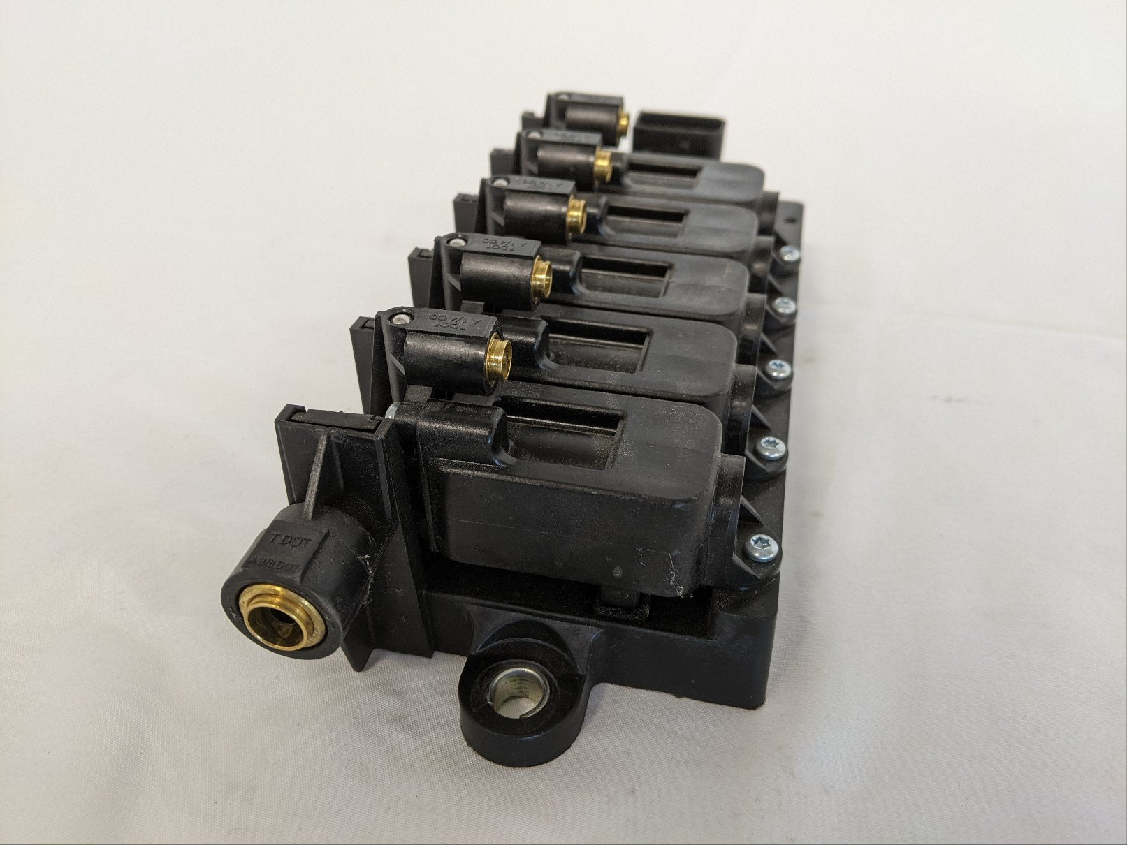 DTNA 5 Solenoid Air Management ECP Bank - P/N  A12-32241-005 (8844363399484)