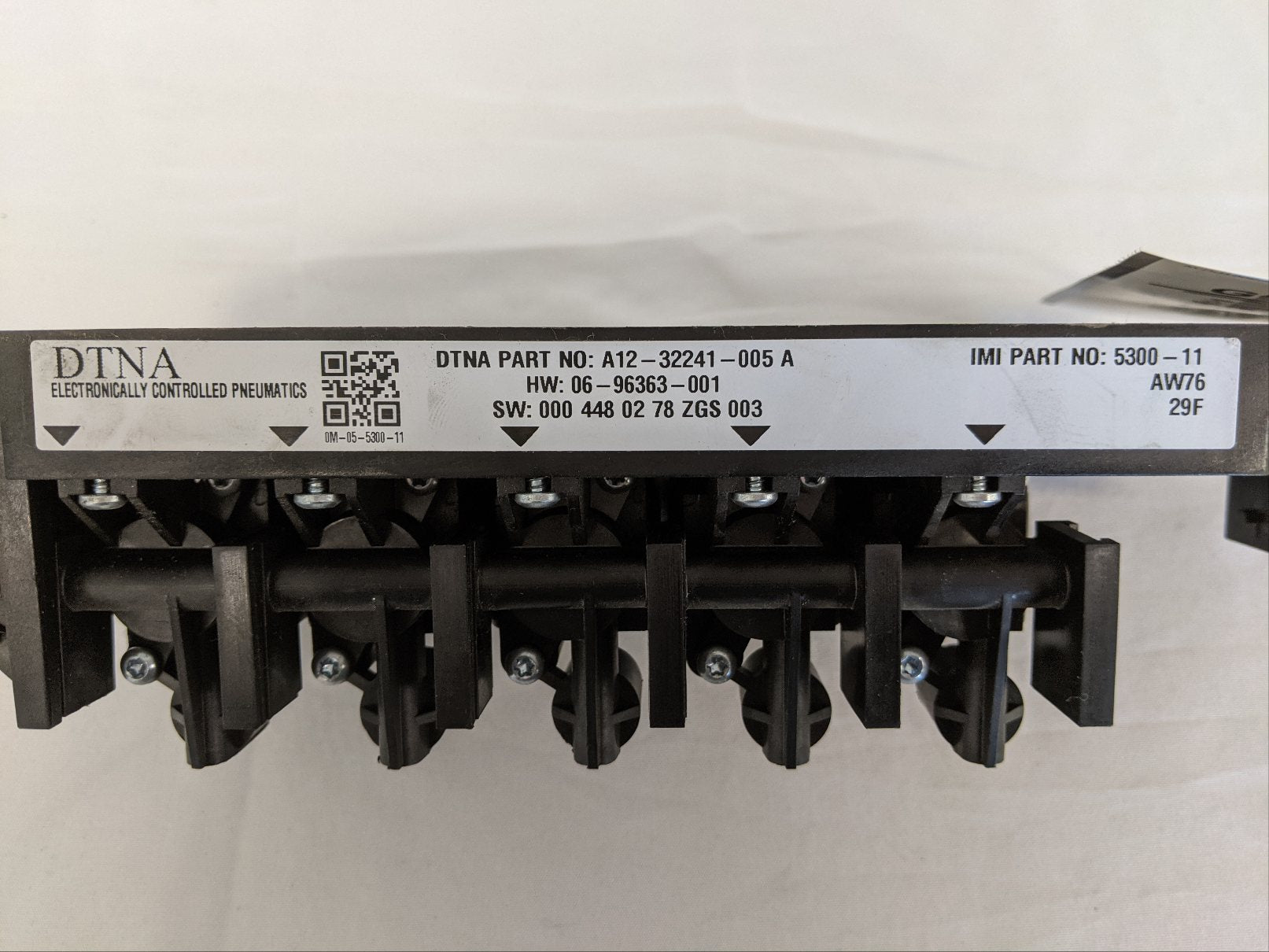 DTNA 5 Solenoid Air Management ECP Bank - P/N  A12-32241-005 (8844363399484)