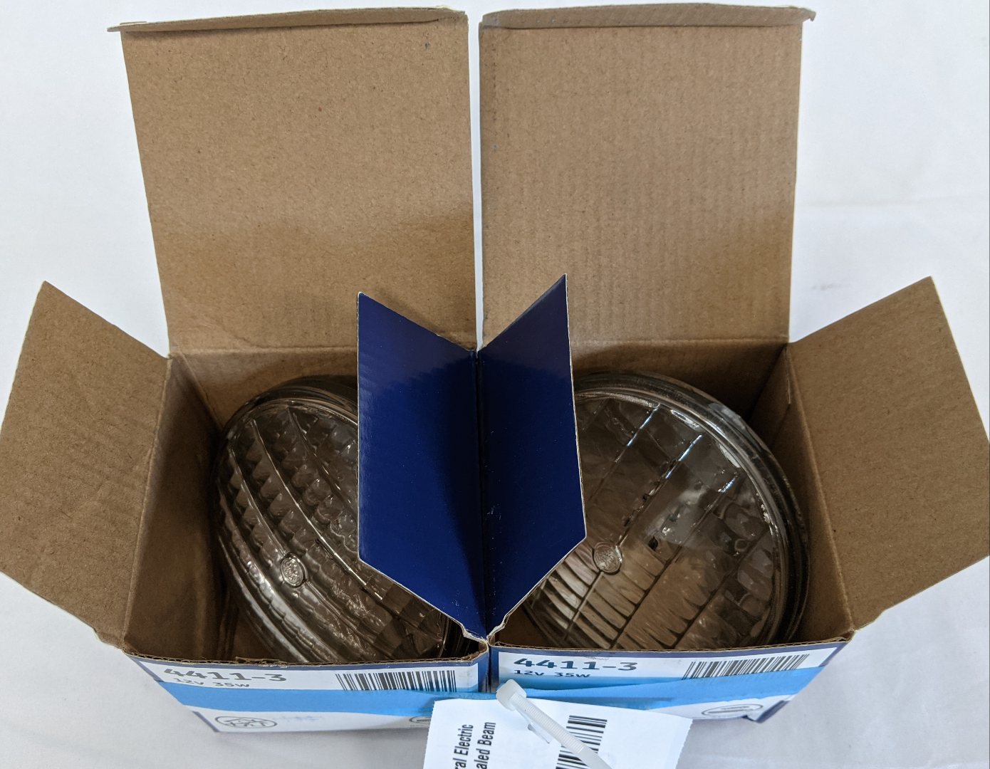 *Set Of 2* General Electric Single Filament Sealed Beam Lamp - P/N  4411-3 (8843850449212)