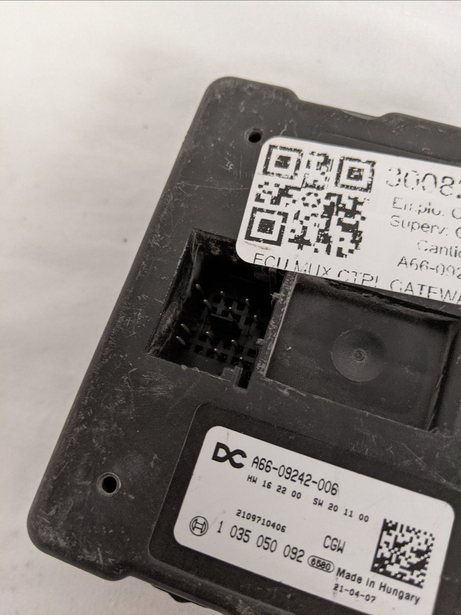 Damaged Freightliner 667K Gateway Multiplex CTRL ECU - A66-09242-006 (8955678327100)