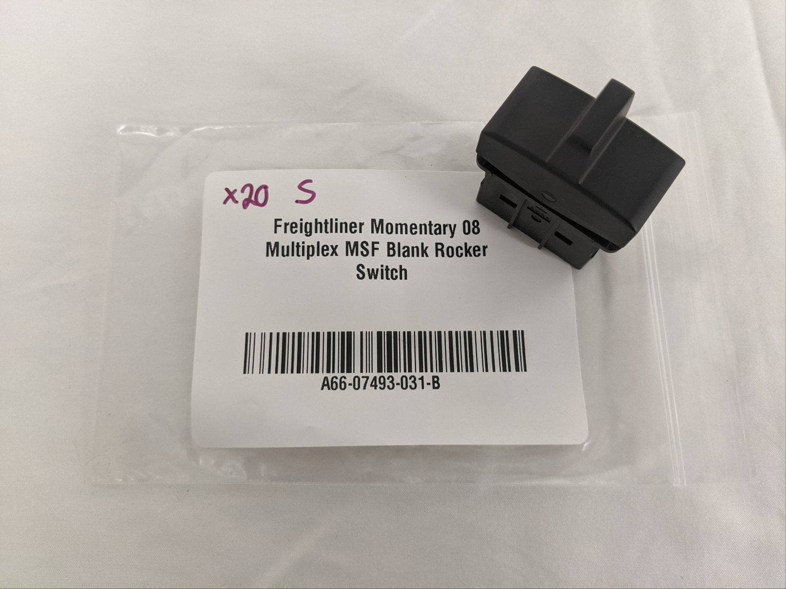 Freightliner Momentary 08 Multiplex MSF Blank Rocker Switch (9034842898748)