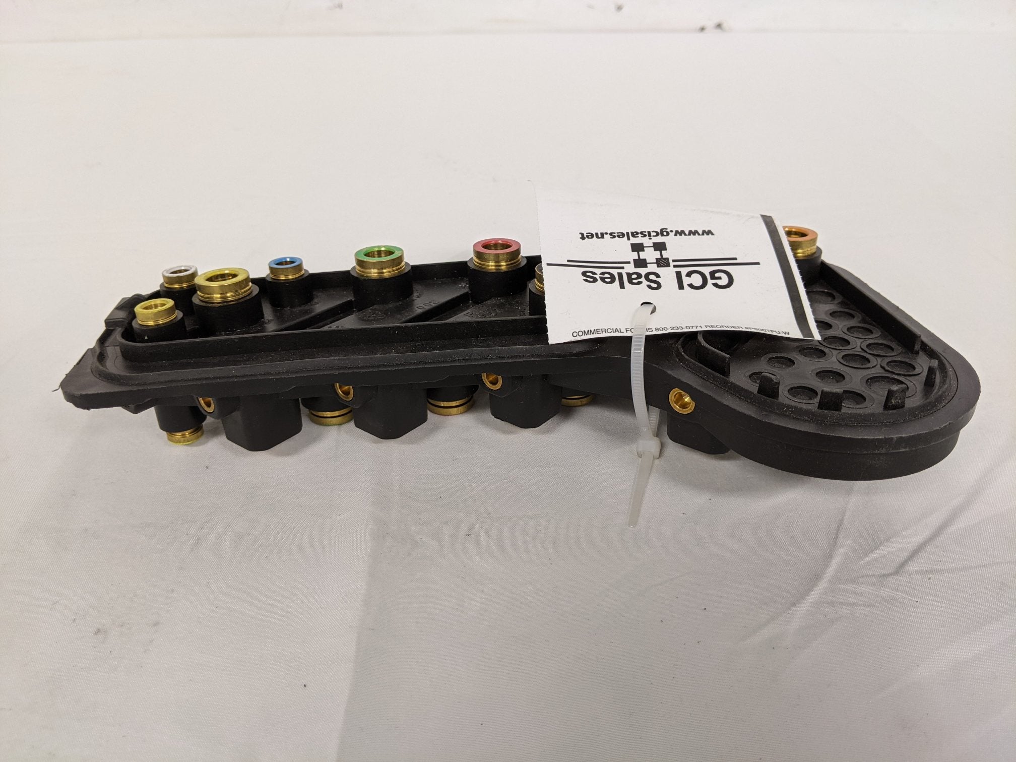 Freightliner Air Switch Manifold Pass Thru - P/N 12-26964-002