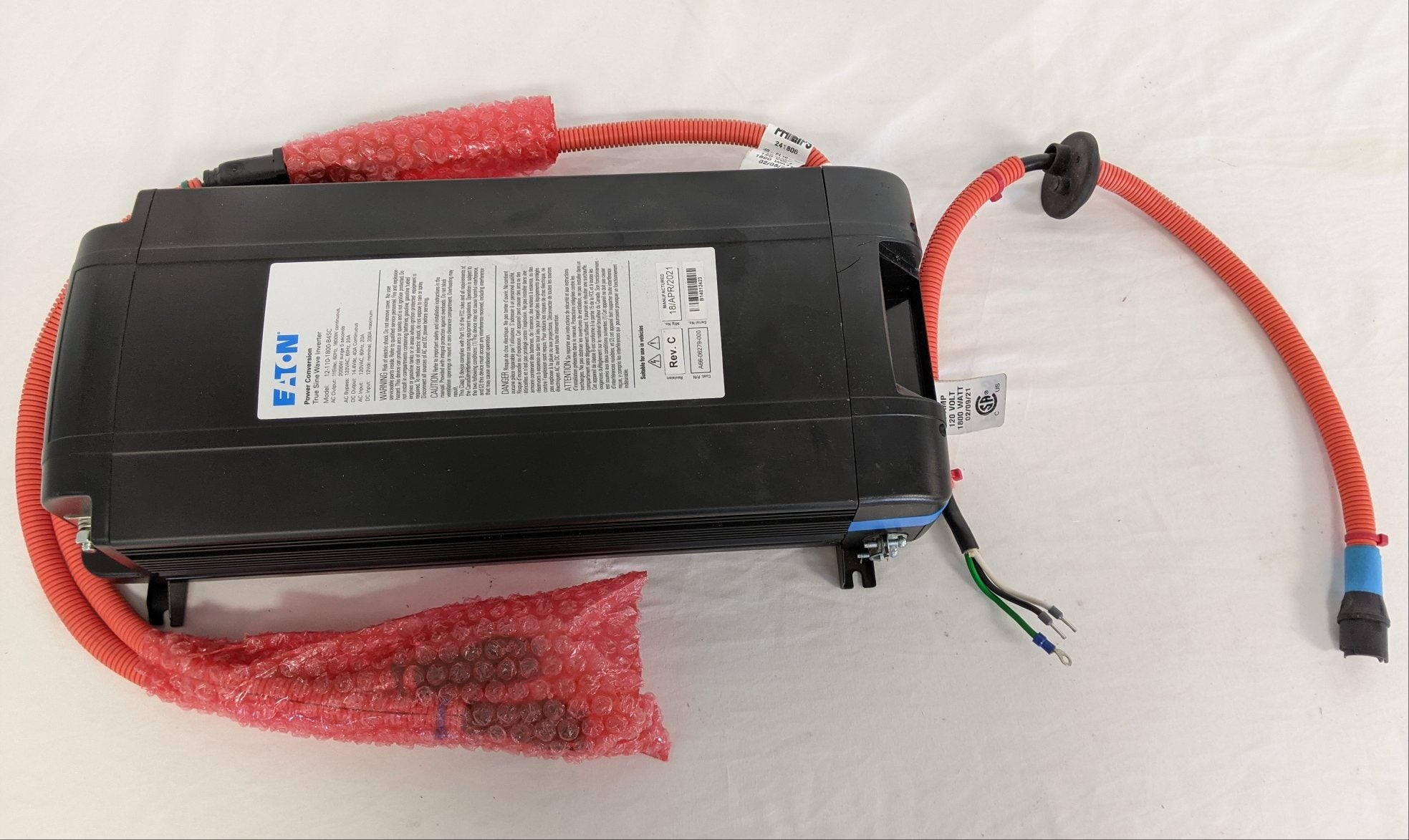 Damaged Eaton 1800W True Sine Wave Inverter - P/N  A66-06279-000 (9070091665724)