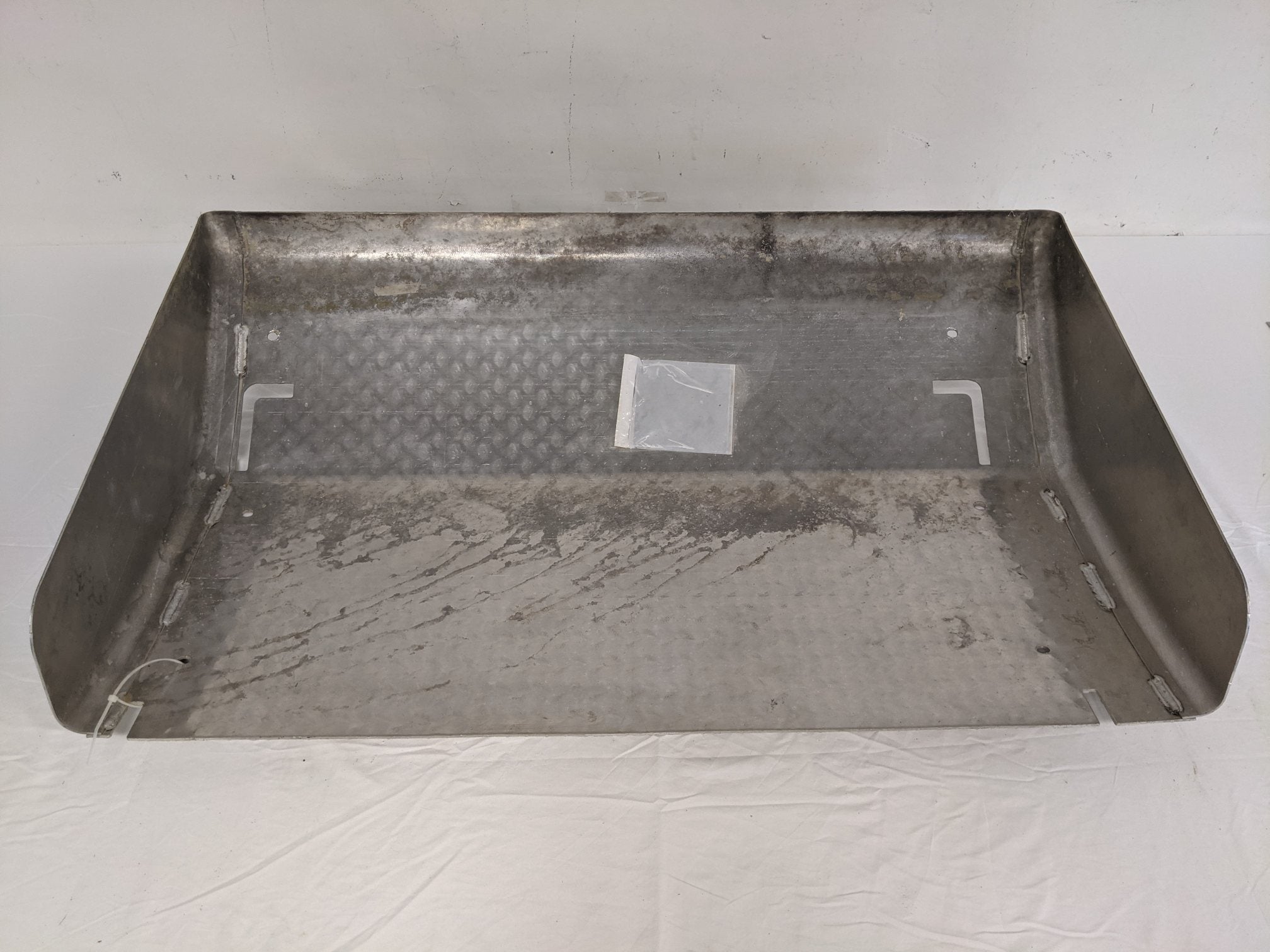 Used Freightliner 39.61 Inch Plain ATD Battery Box Cover - P/N A06-75749-024 (9084651471164)