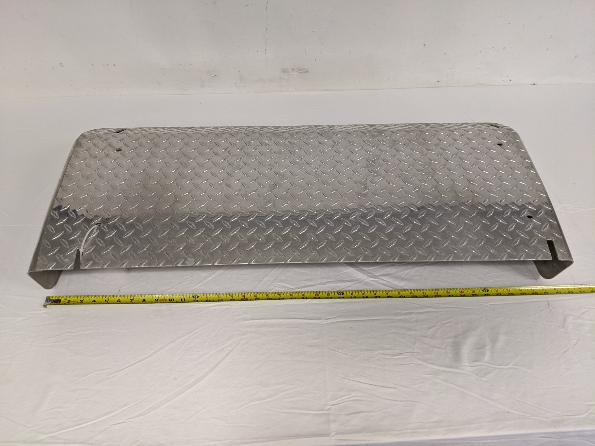 Used Freightliner 41.57" Polished Aluminum Battery Box Cover - P/N A06-75749-021 (9084647637308)