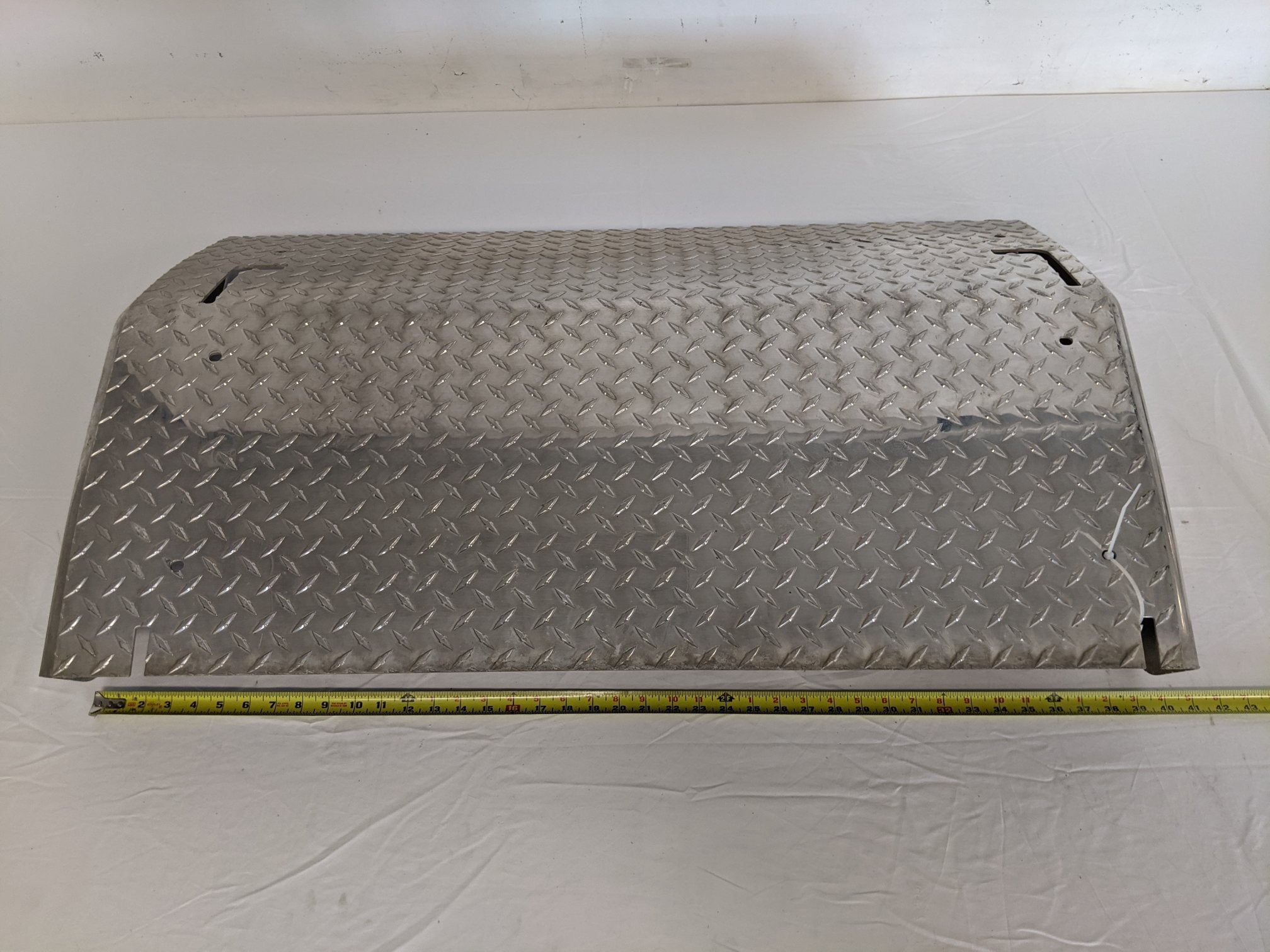 Used Freightliner 39.61" Polished ATS Battery Box Cover - P/N A06-75749-025 (9091104047420)