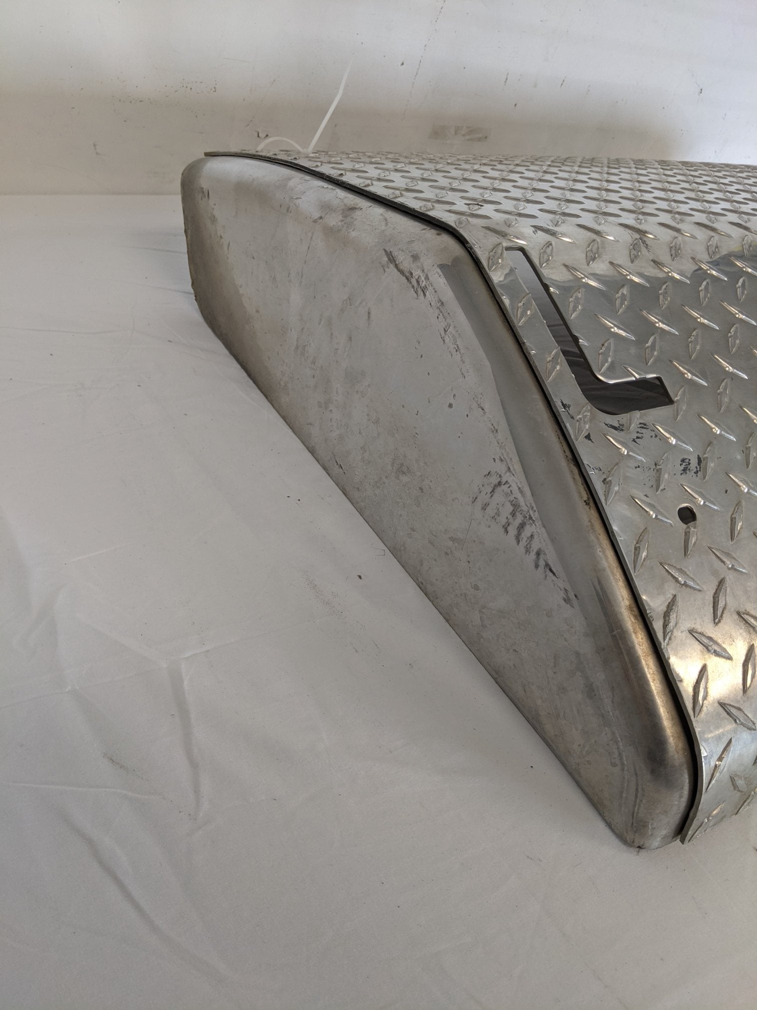 Used Freightliner 39.61" Polished ATS Battery Box Cover - P/N A06-75749-025 (9091104047420)