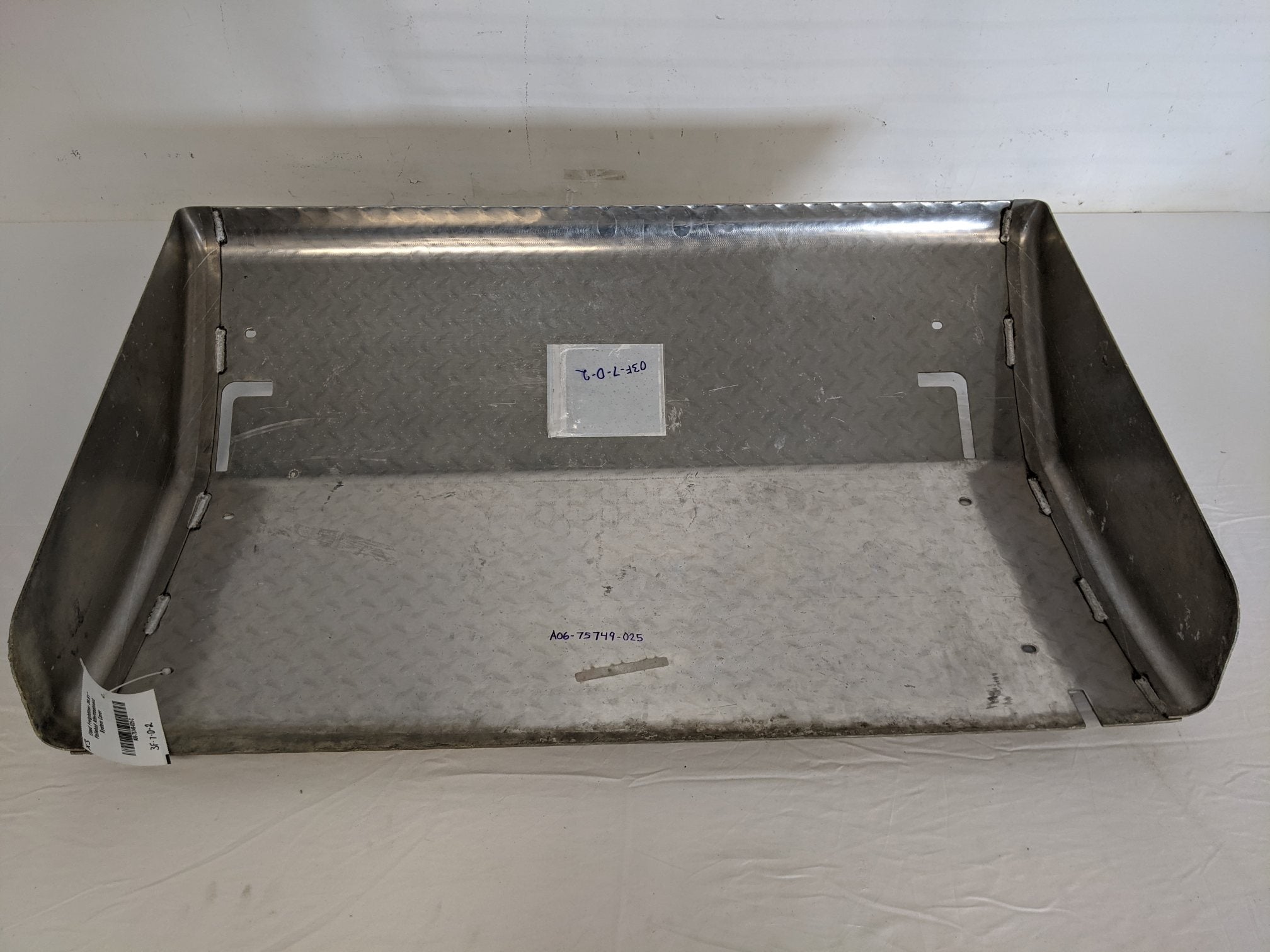 Used Freightliner 39.61" Polished ATS Battery Box Cover - P/N A06-75749-025 (9091104047420)