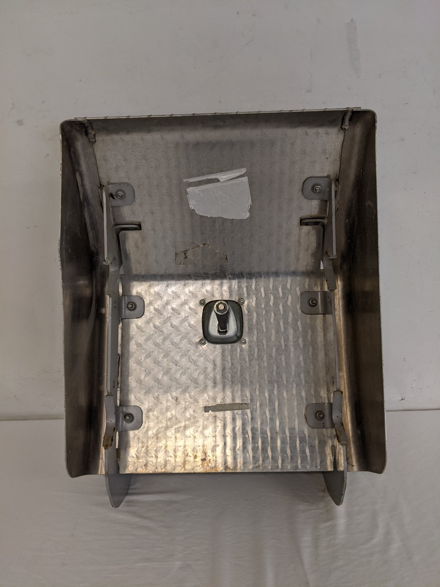 Used Freightliner 20.47" Polished Aluminum Battery Box Cover - P/N A06-88242-017 (9094878560572)