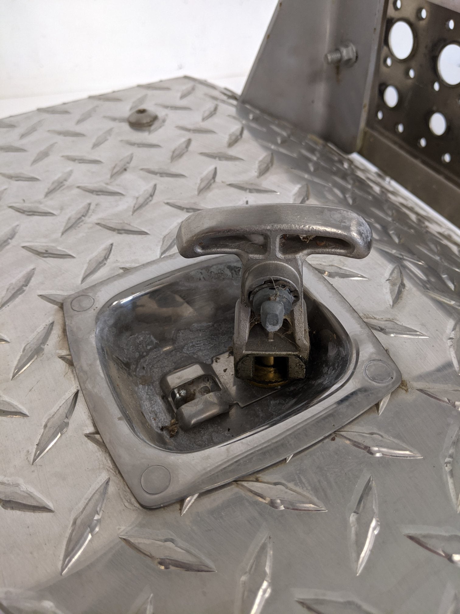 Used Freightliner 20.47" Polished Aluminum Battery Box Cover - P/N A06-88242-017 (9094878560572)