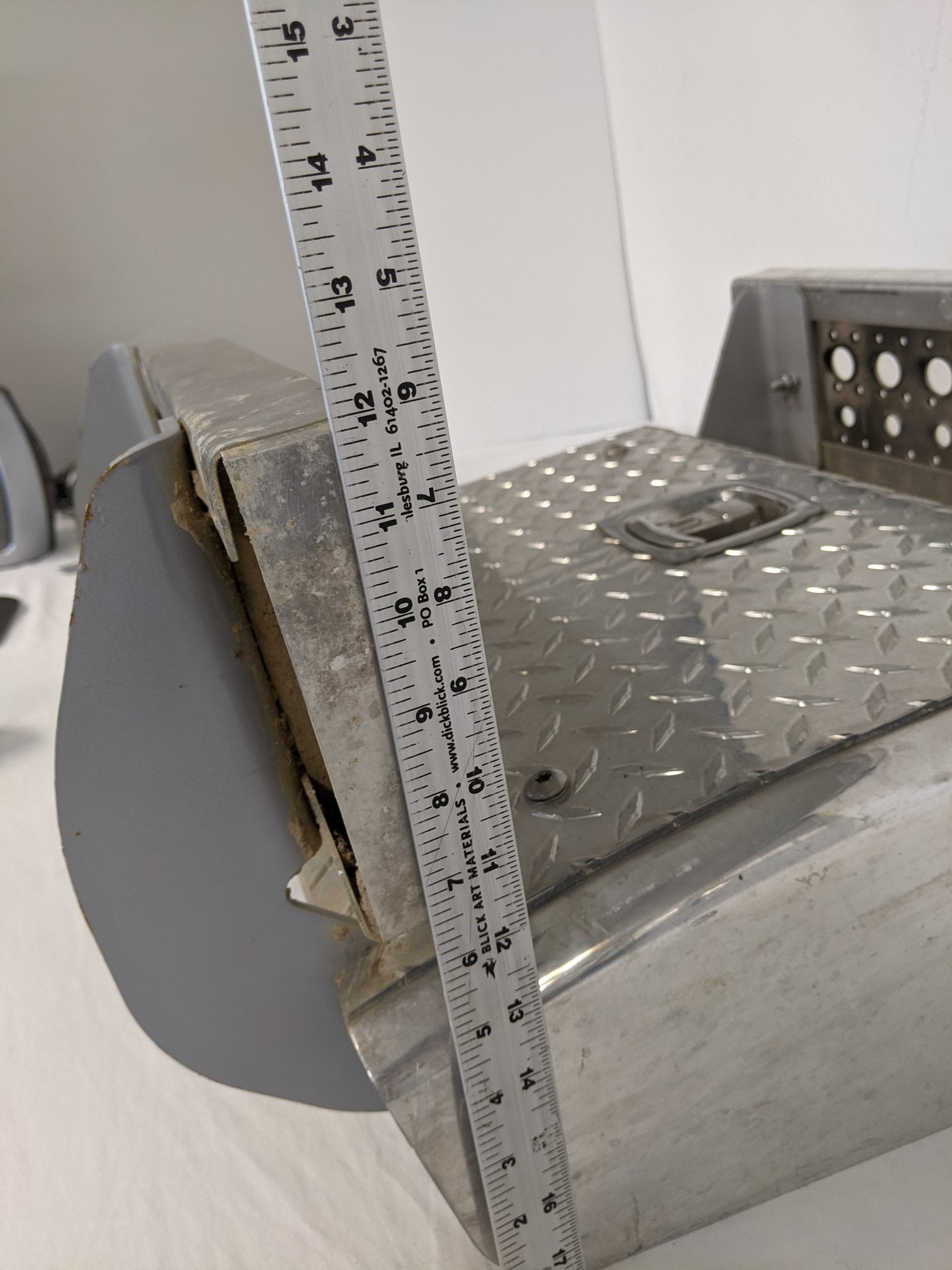 Used Freightliner 20.47" Polished Aluminum Battery Box Cover - P/N A06-88242-017 (9094878560572)