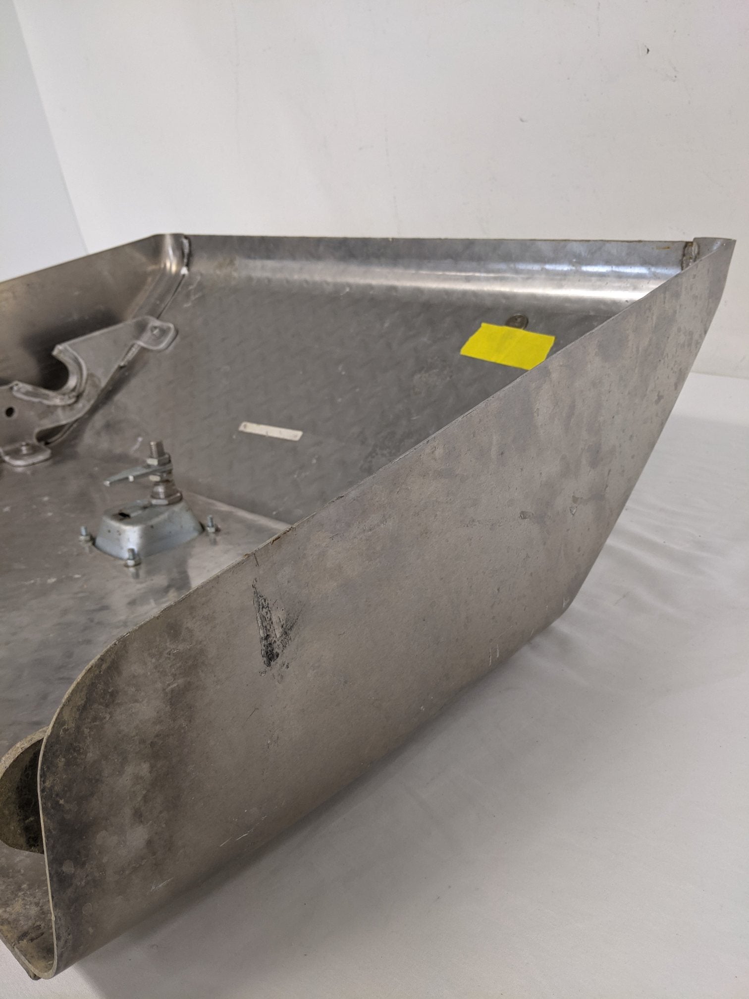 Freightliner No Step 29 ½" Dia. Plate Locking Tool Box Cover - P/N A06-75749-014 (9100796756284)