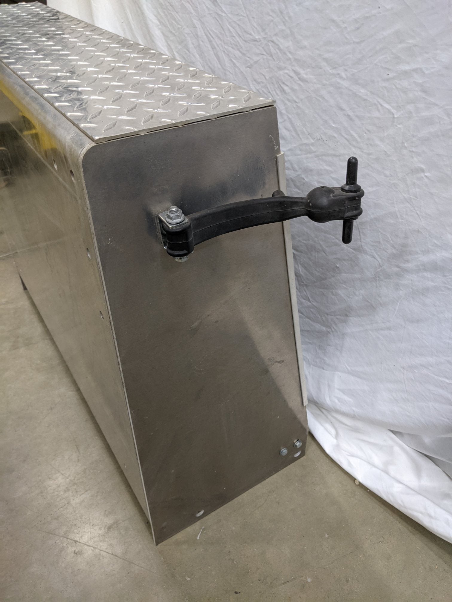 Freightliner 31" Tool Box Bottom w/o Step - P/N  A06-18172-000 (9097374335292)