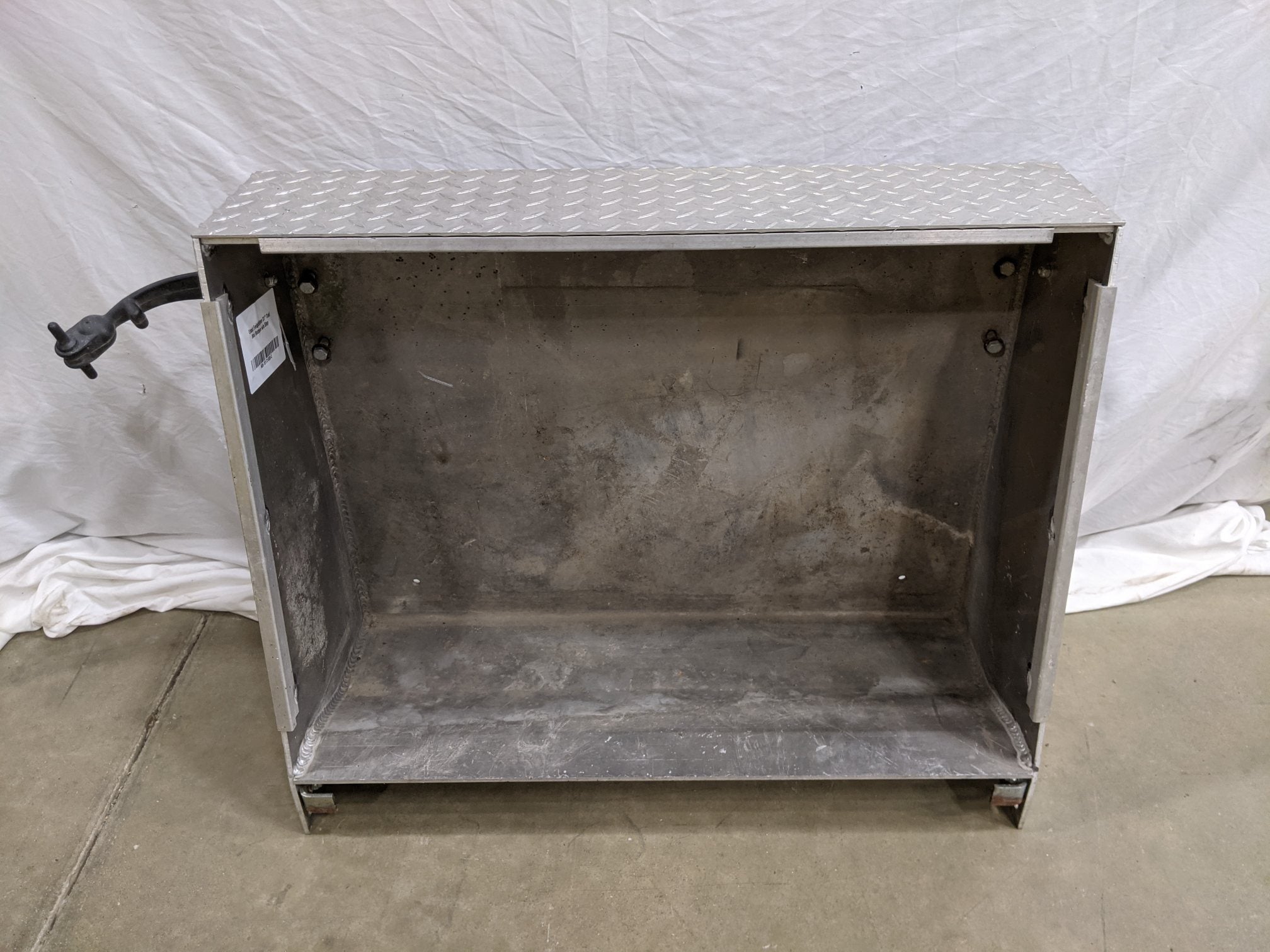 Used Freightliner 31" Tool Box Bottom w/o Step - P/N  A06-18172-000 (9097373614396)