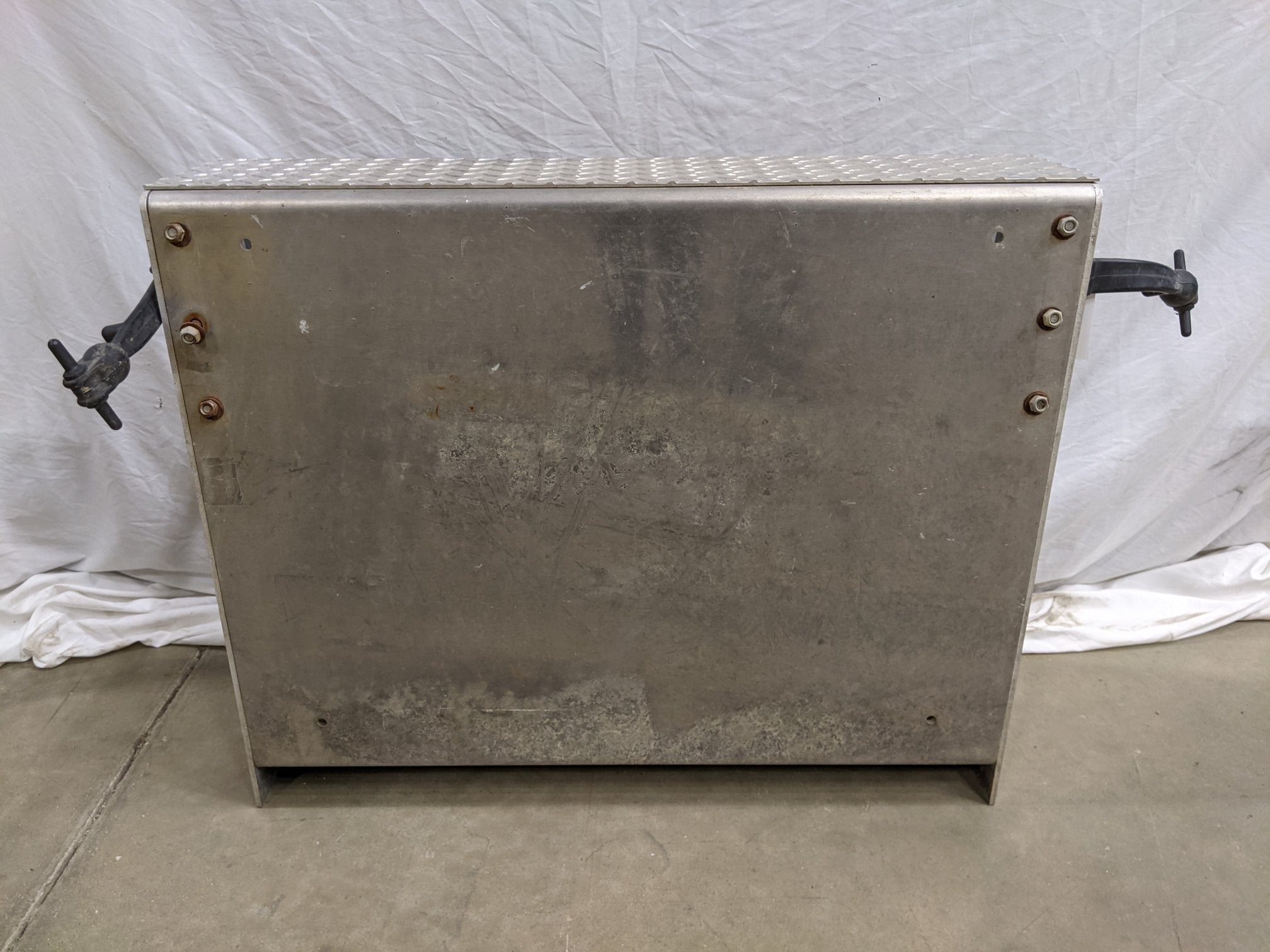 Used Freightliner 31" Tool Box Bottom w/o Step - P/N  A06-18172-000 (9097373614396)