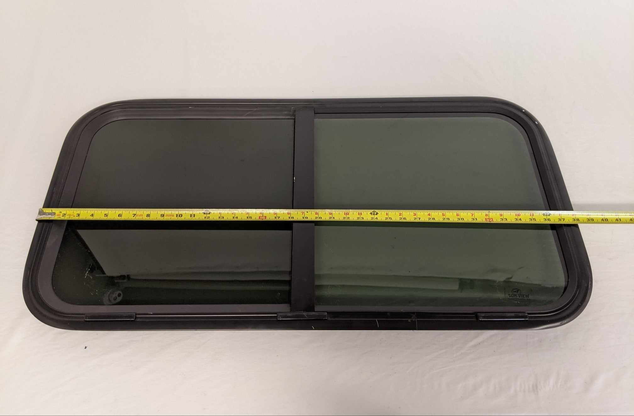 Damaged Freightliner Rear Sleeper Window Assembly - P/N 22-68610-000 (9099605115196)